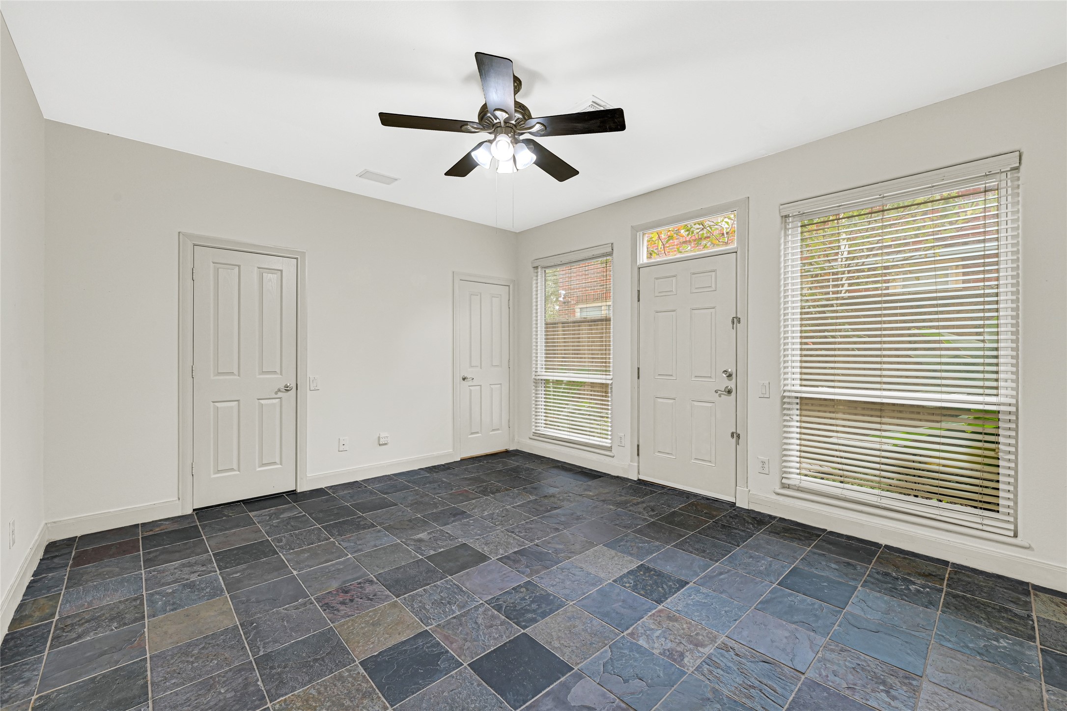 2414 Calumet Street B Property Photo 6