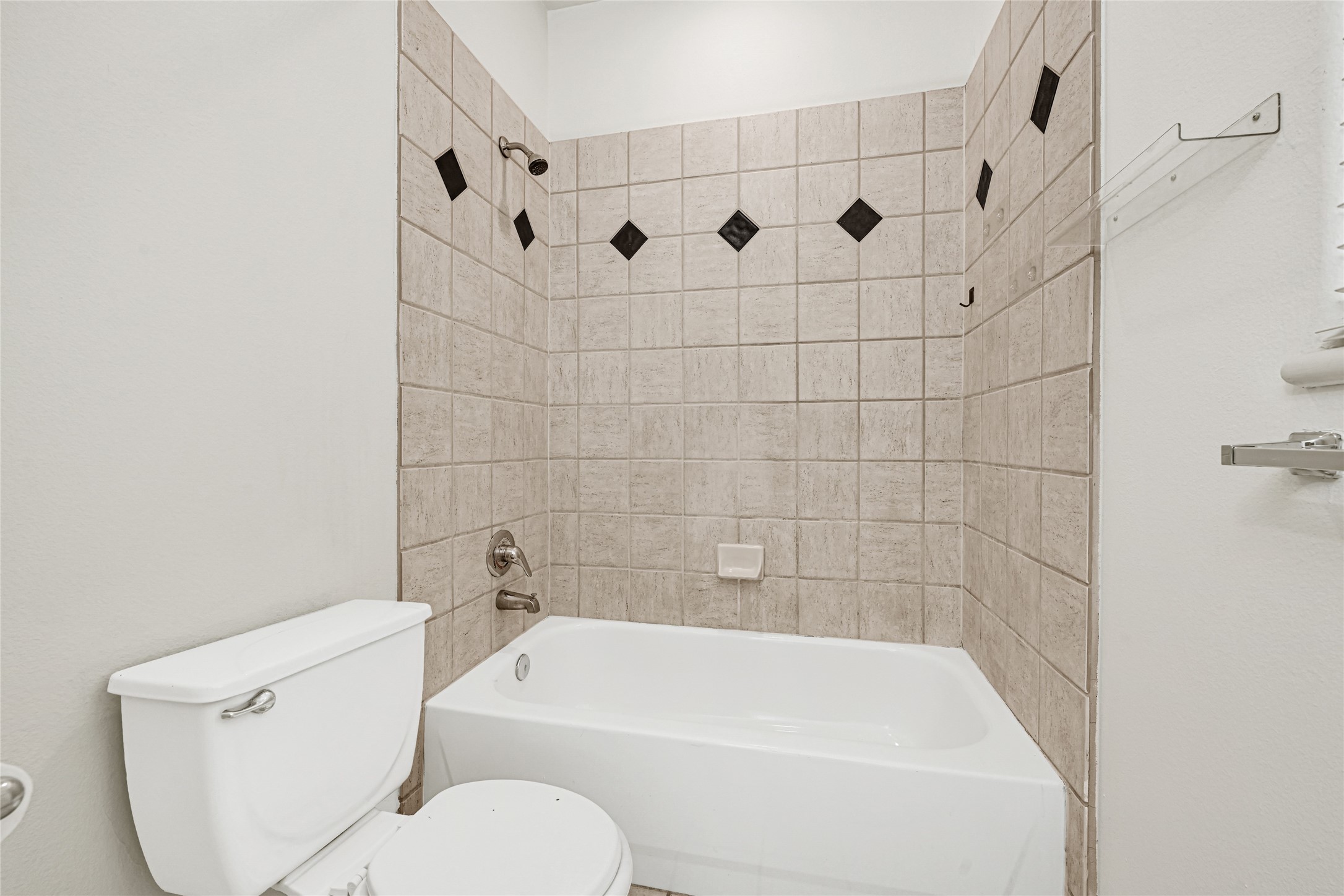 2414 Calumet Street B Property Photo 8
