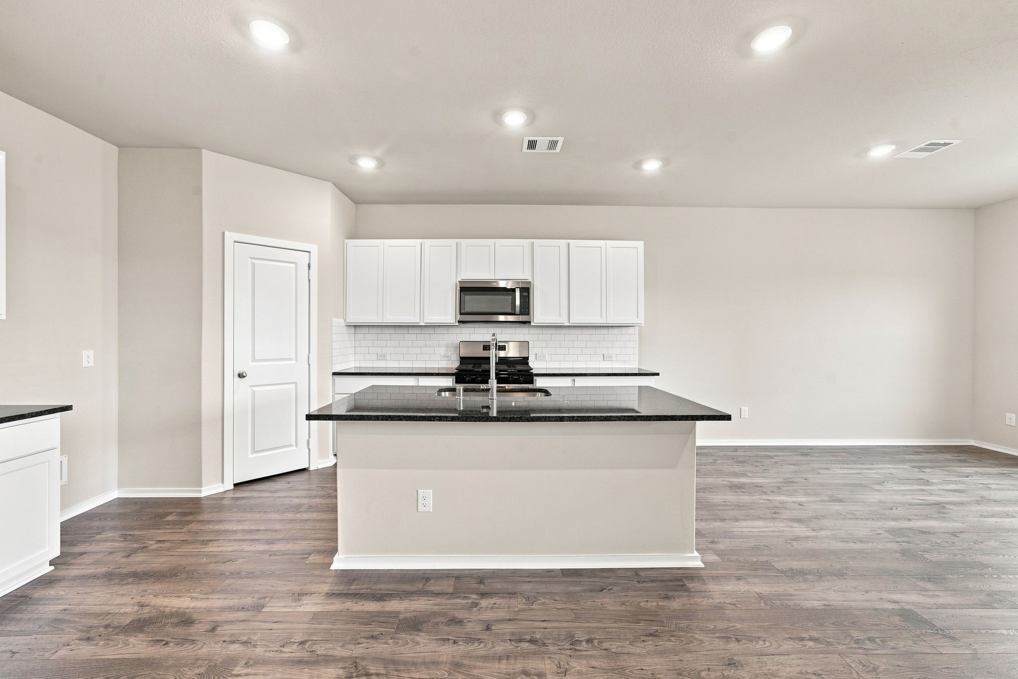 6719 Pebble Bluff Court Property Photo 7
