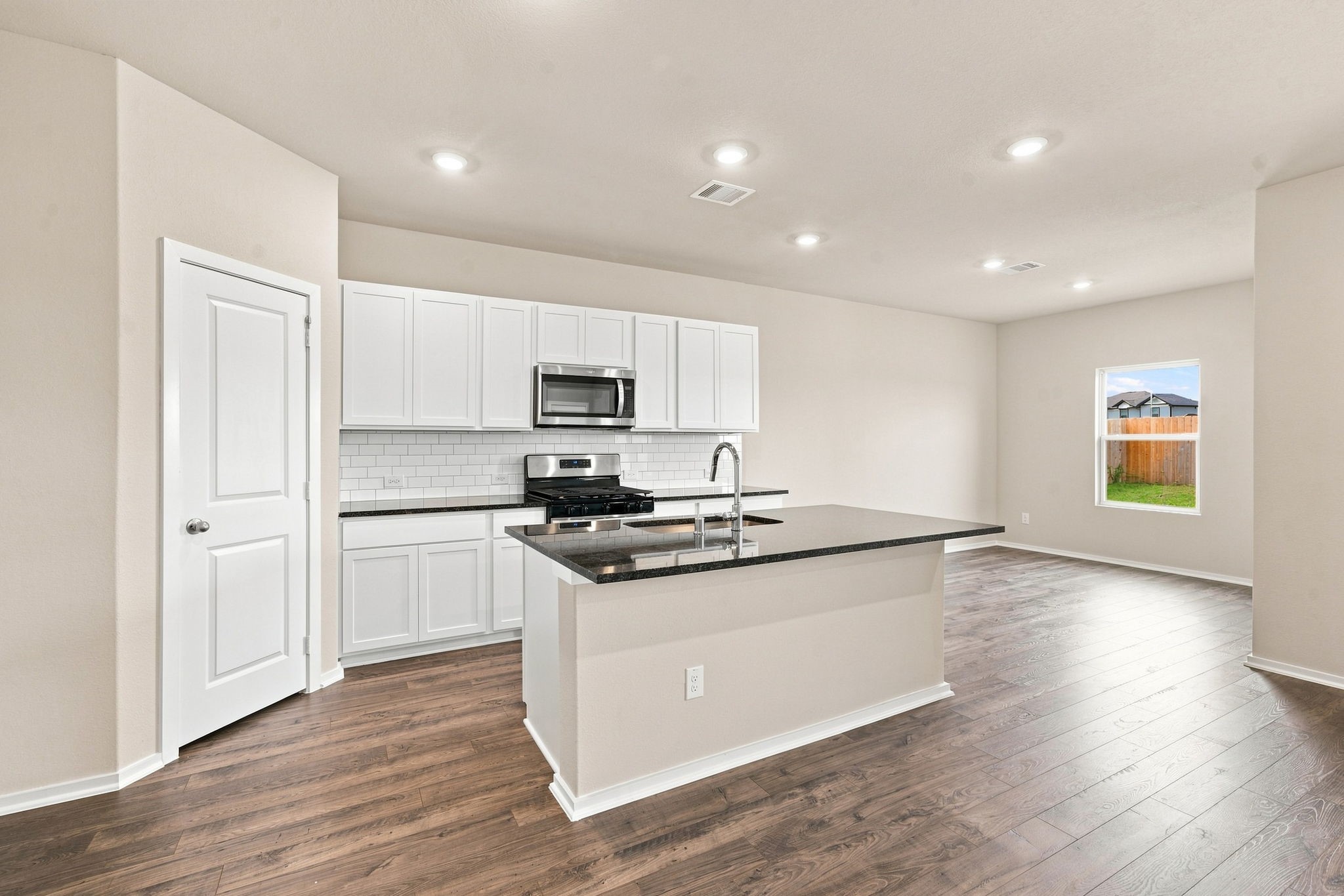 6719 Pebble Bluff Court Property Photo 8