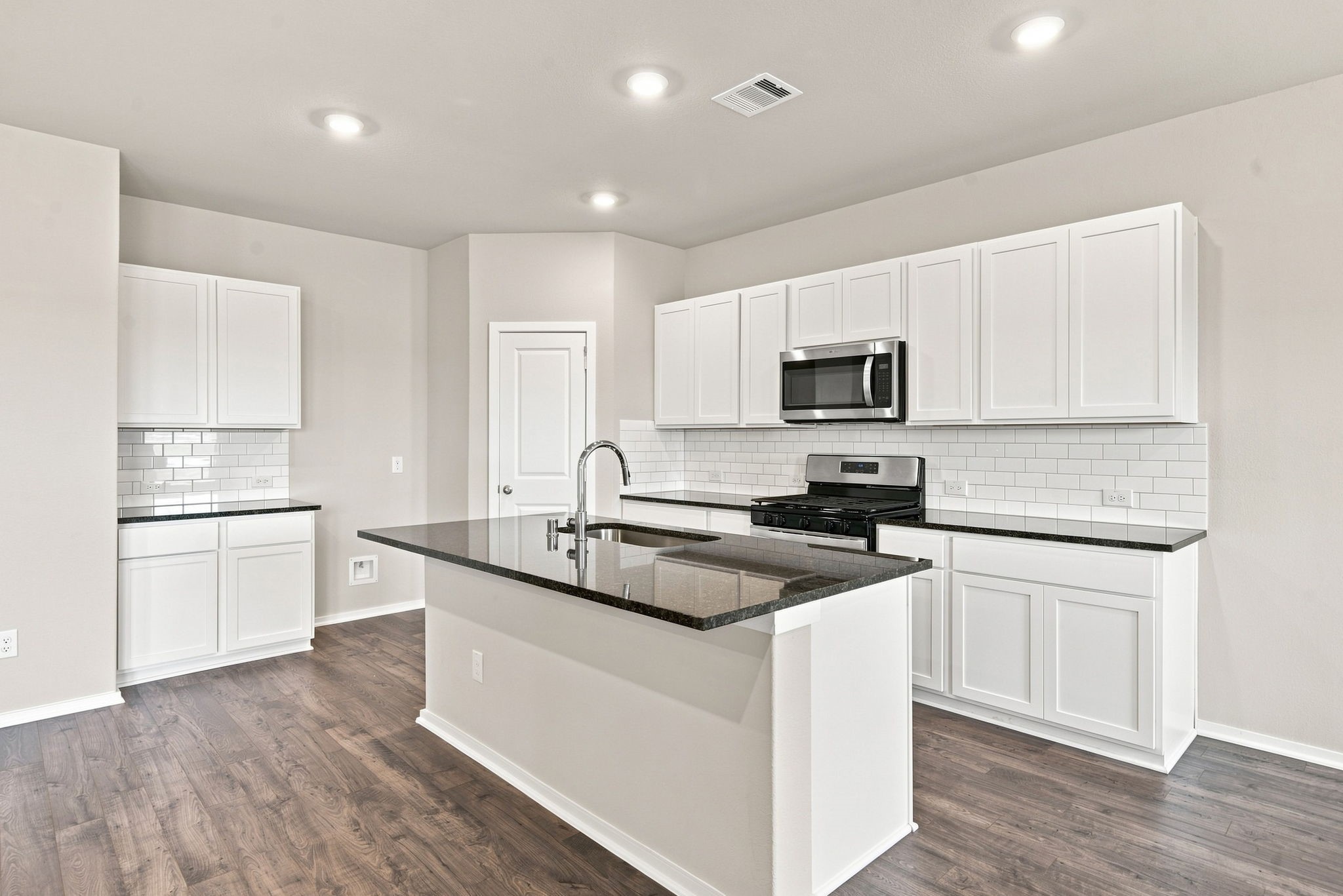 6719 Pebble Bluff Court Property Photo 9