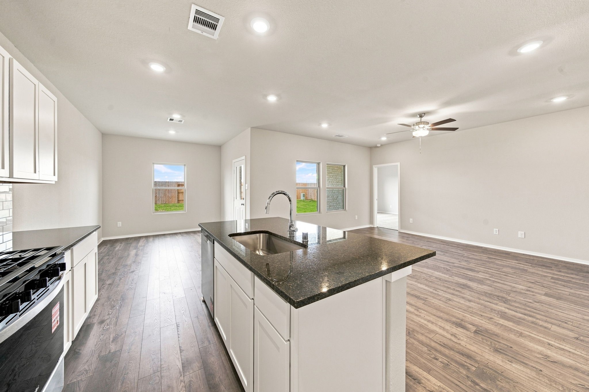 6719 Pebble Bluff Court Property Photo 12