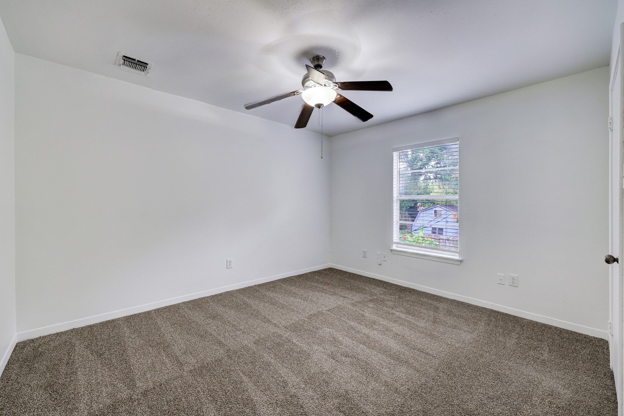 5906 Golden Forest Drive Property Photo 12