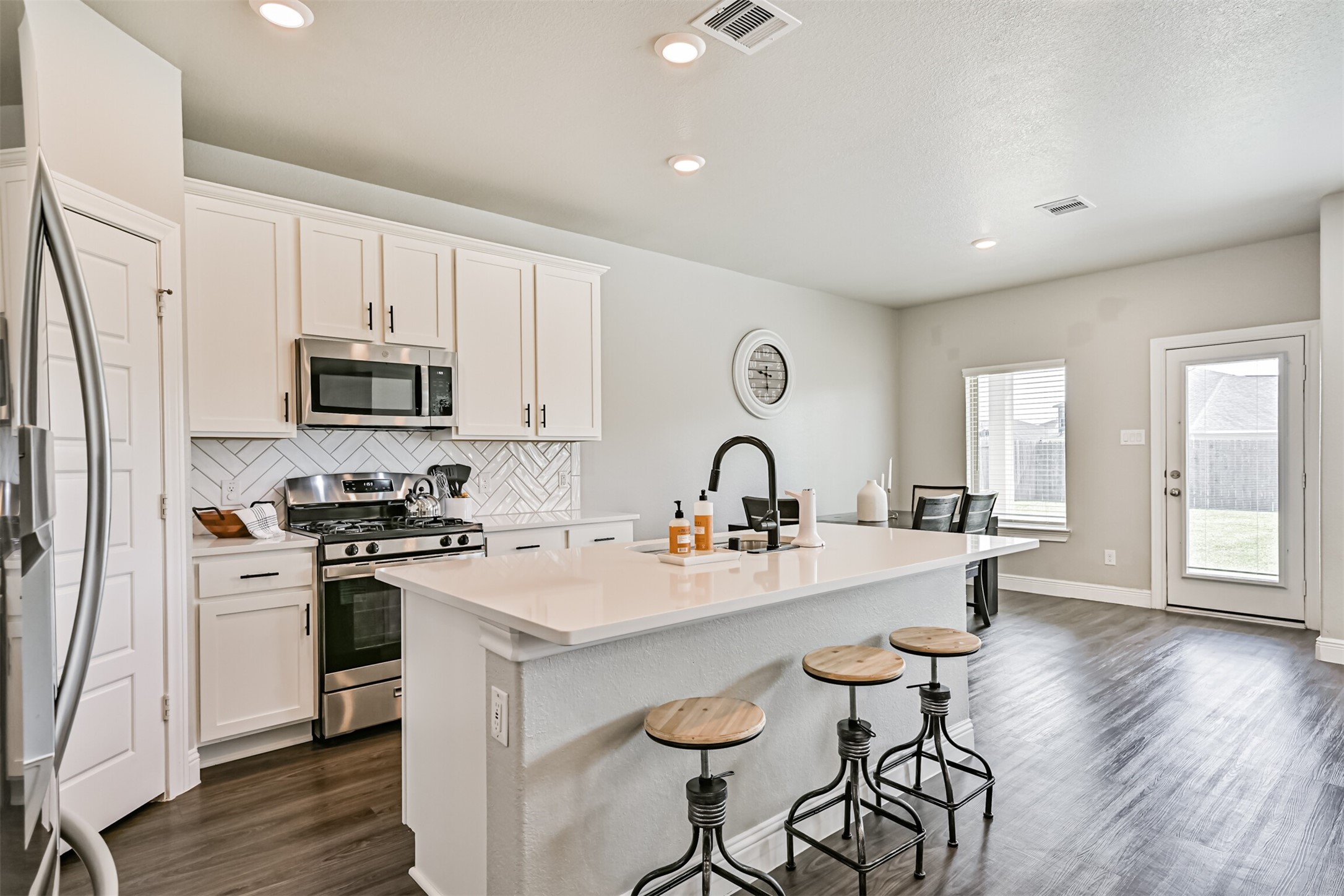 1237 Lancer Leap Drive Property Photo 5