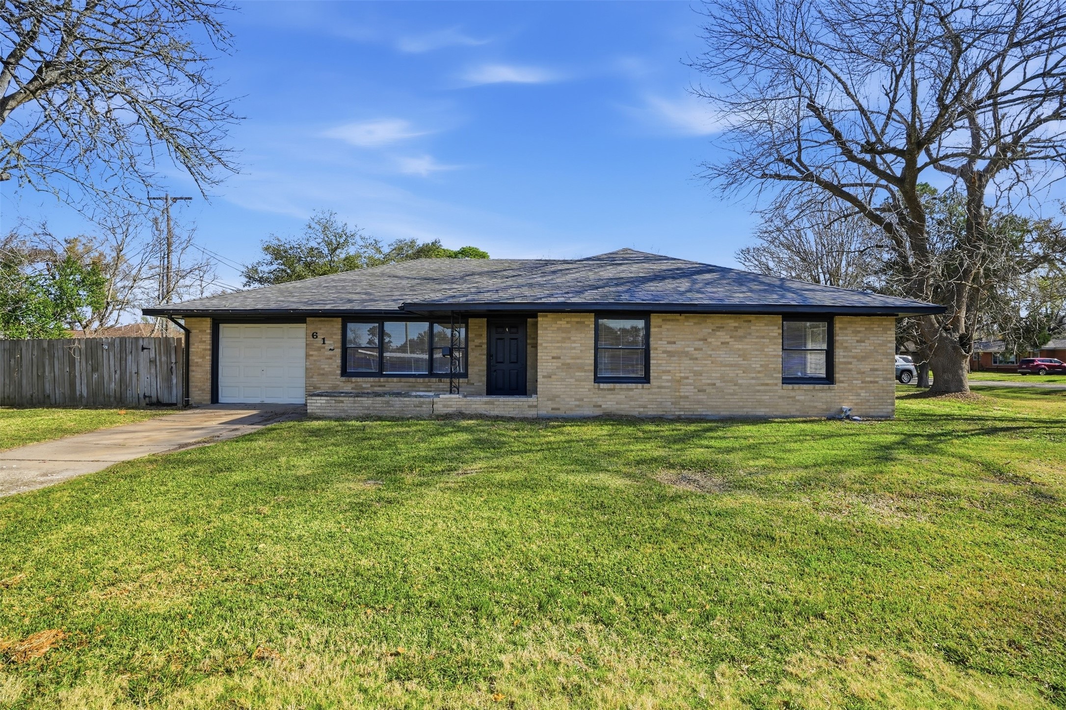 612 Sunset Lane Property Photo 1