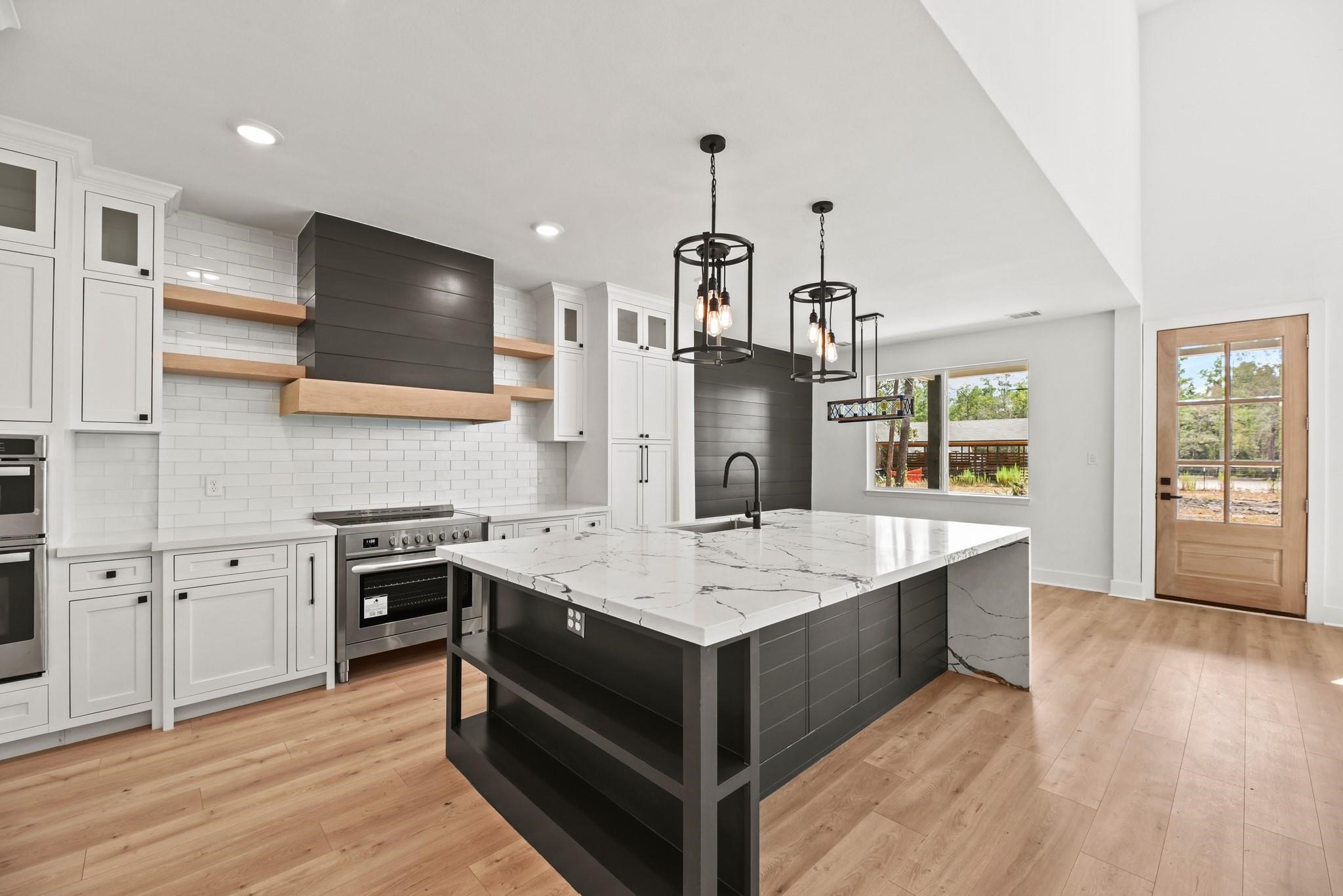 17068 Lively Road Property Photo 5