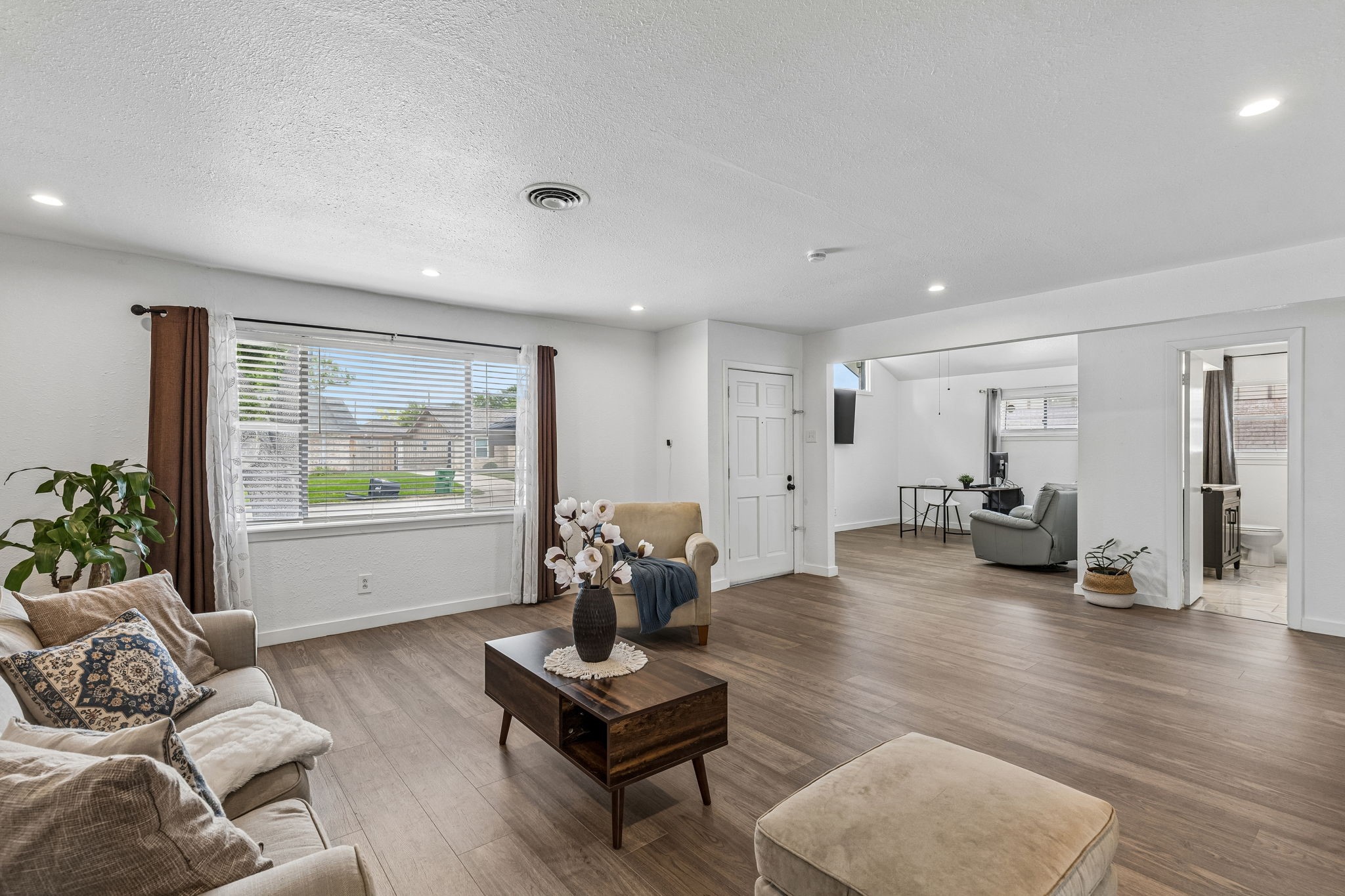 5811 Birchmont Drive Property Photo 3