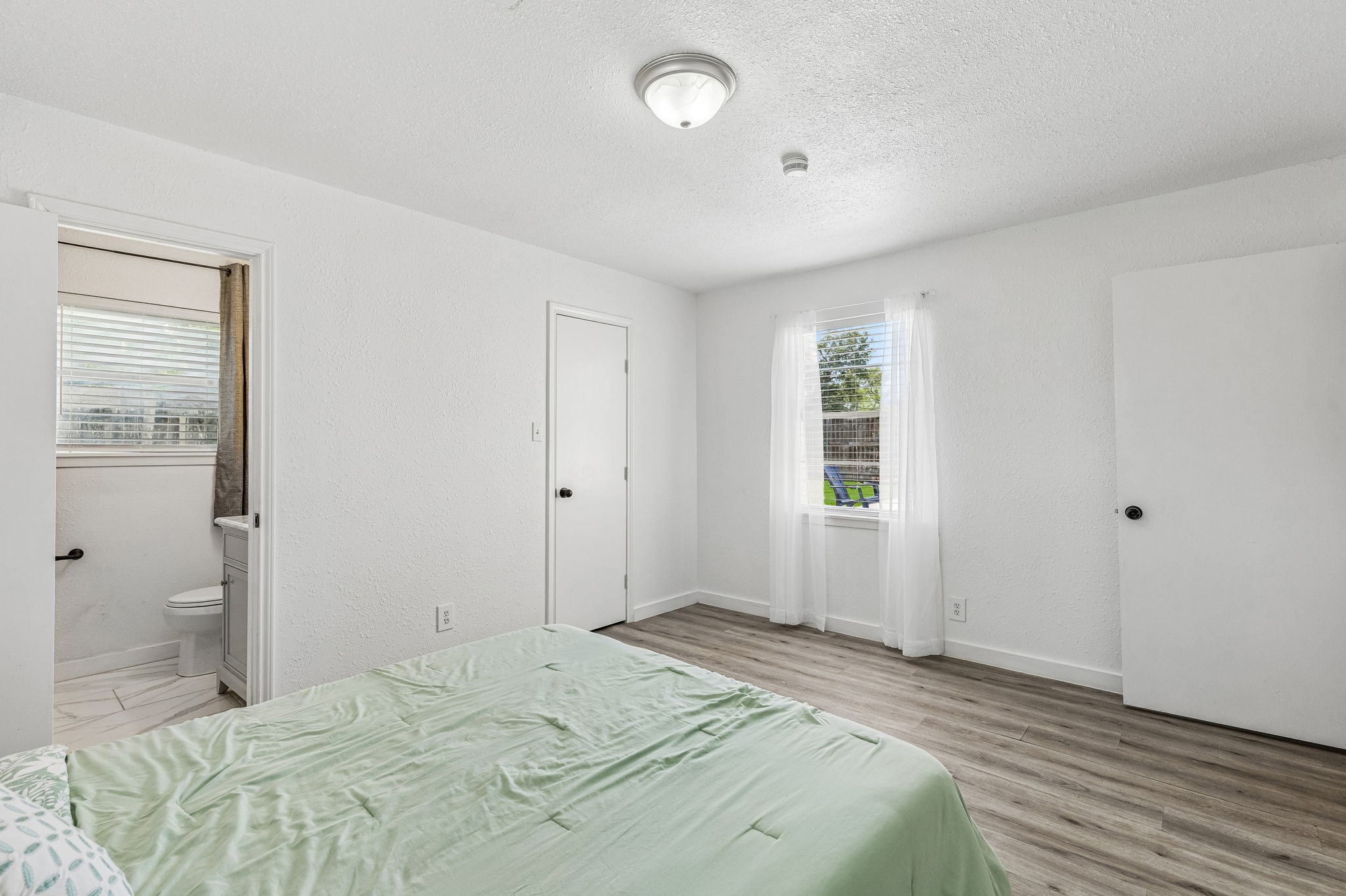 5811 Birchmont Drive Property Photo 8