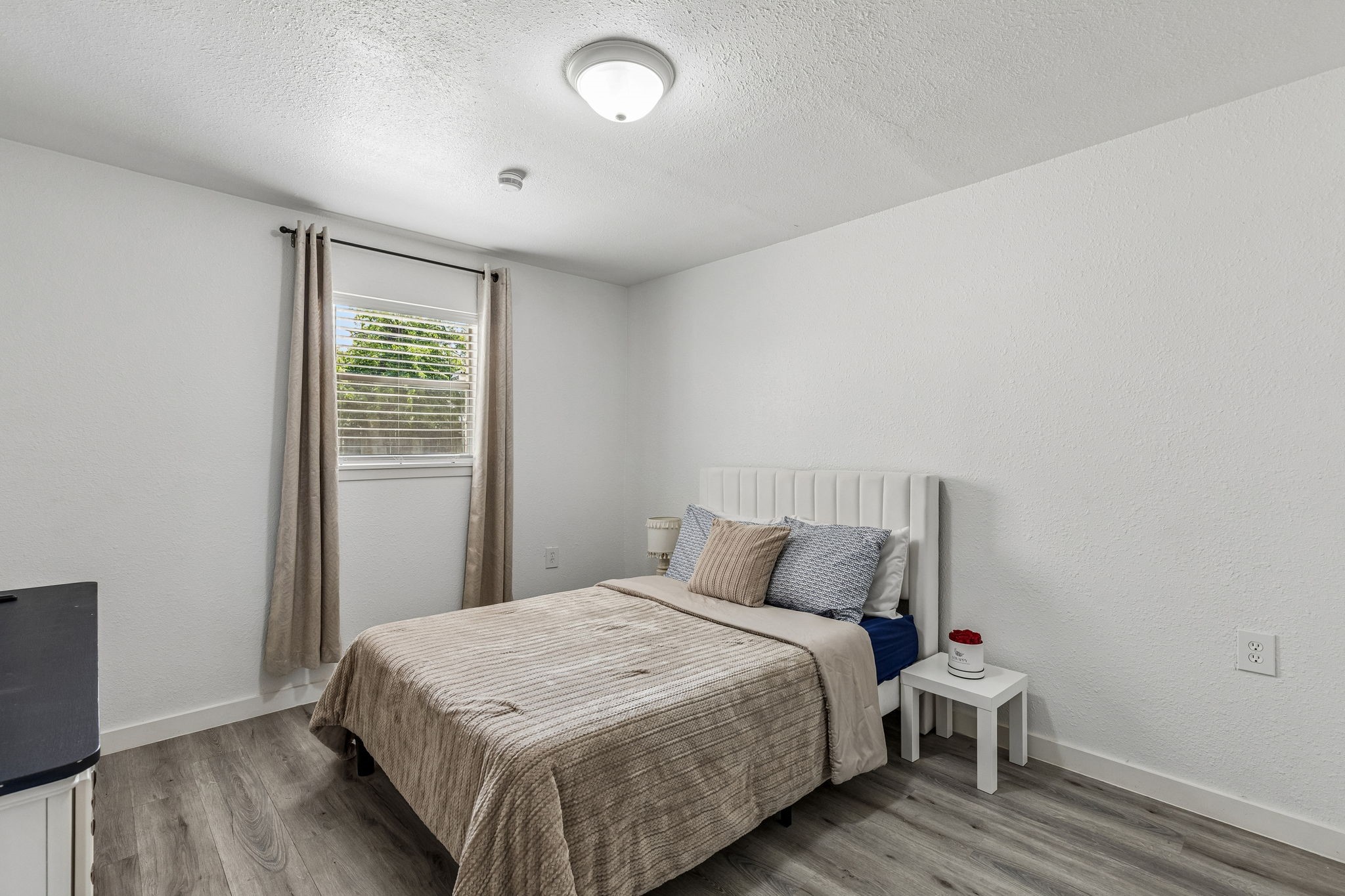 5811 Birchmont Drive Property Photo 10