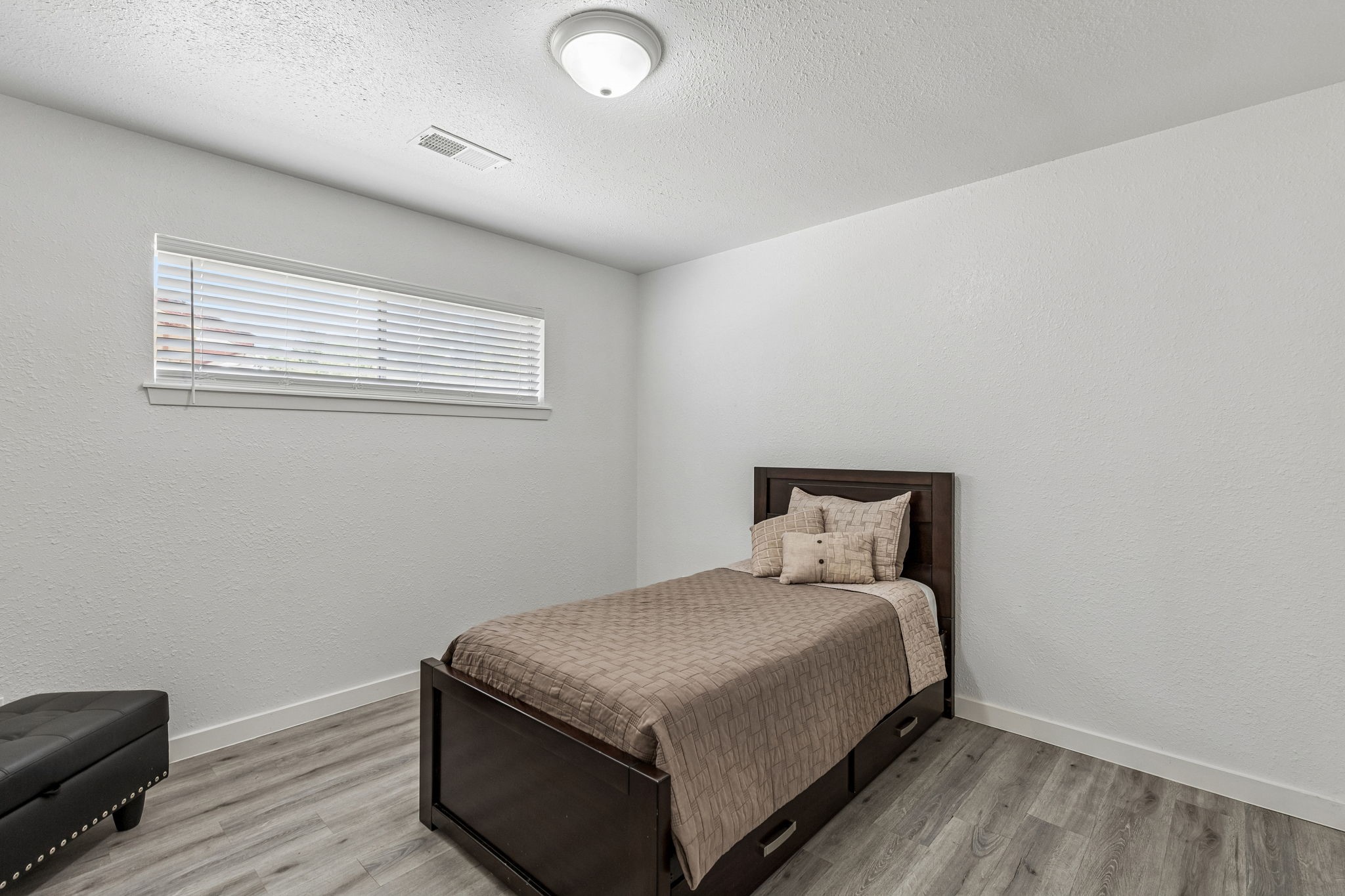 5811 Birchmont Drive Property Photo 11