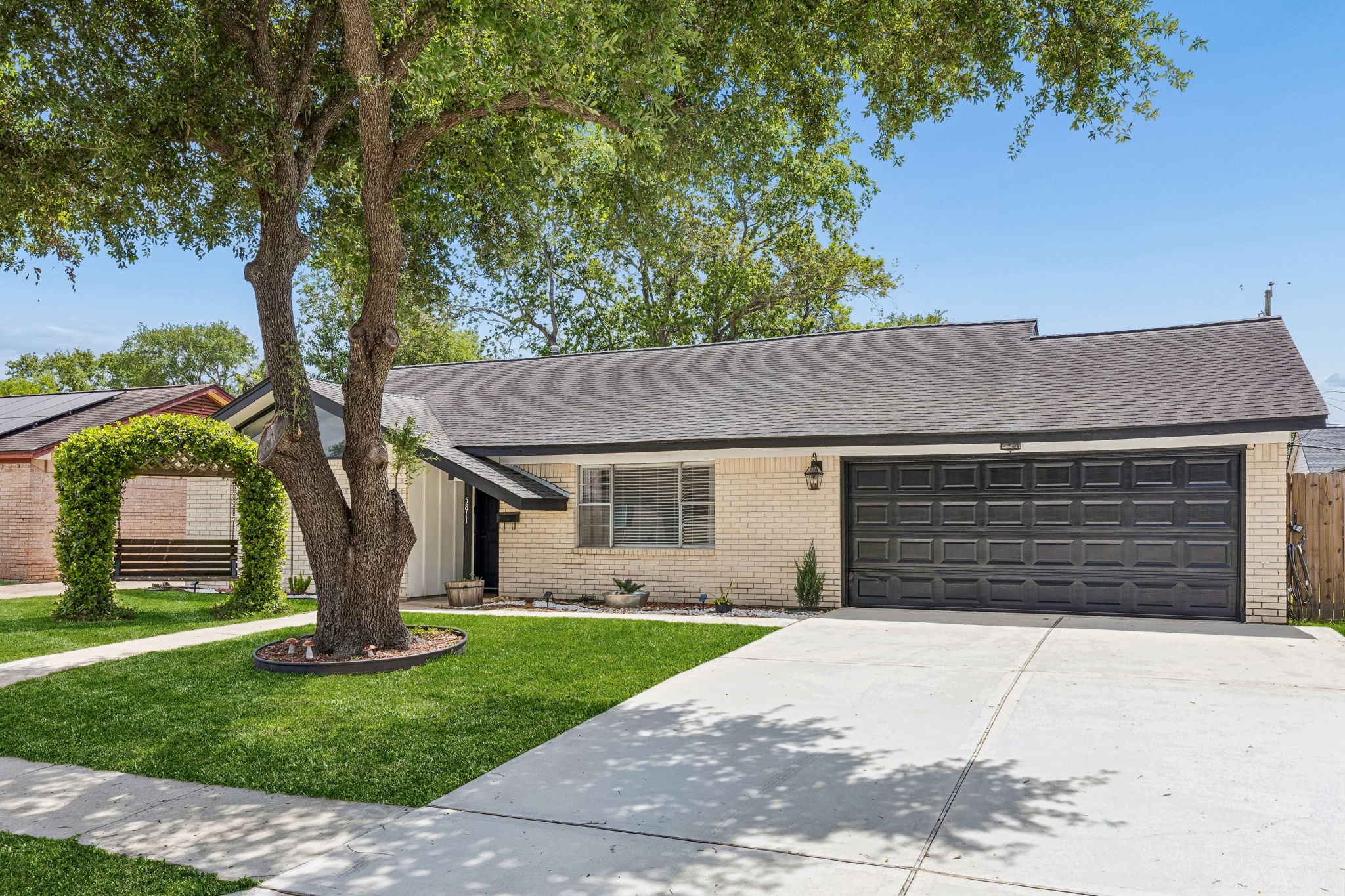 5811 Birchmont Drive Property Photo 16