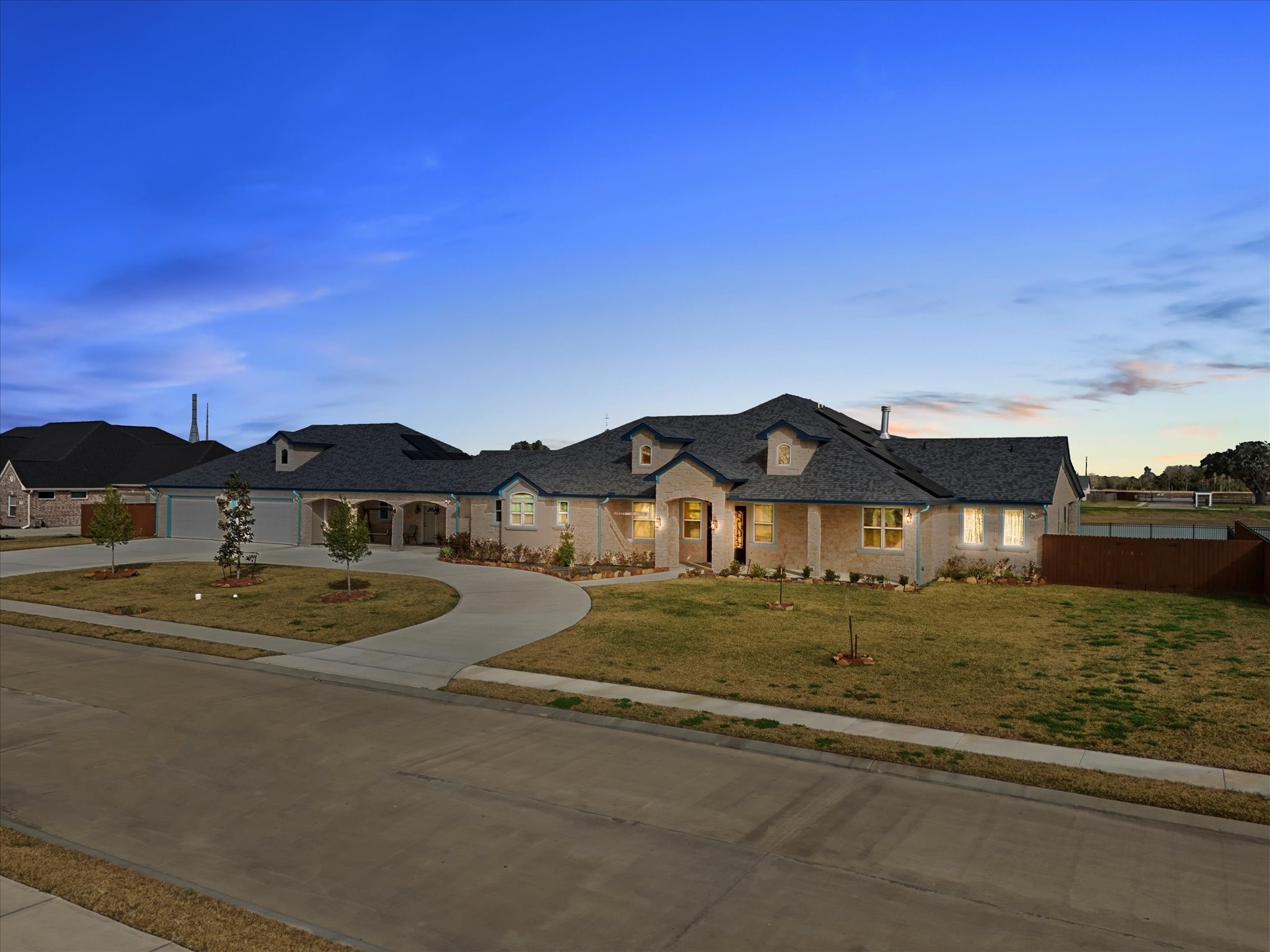 3141 W Tower Circle Property Photo 1