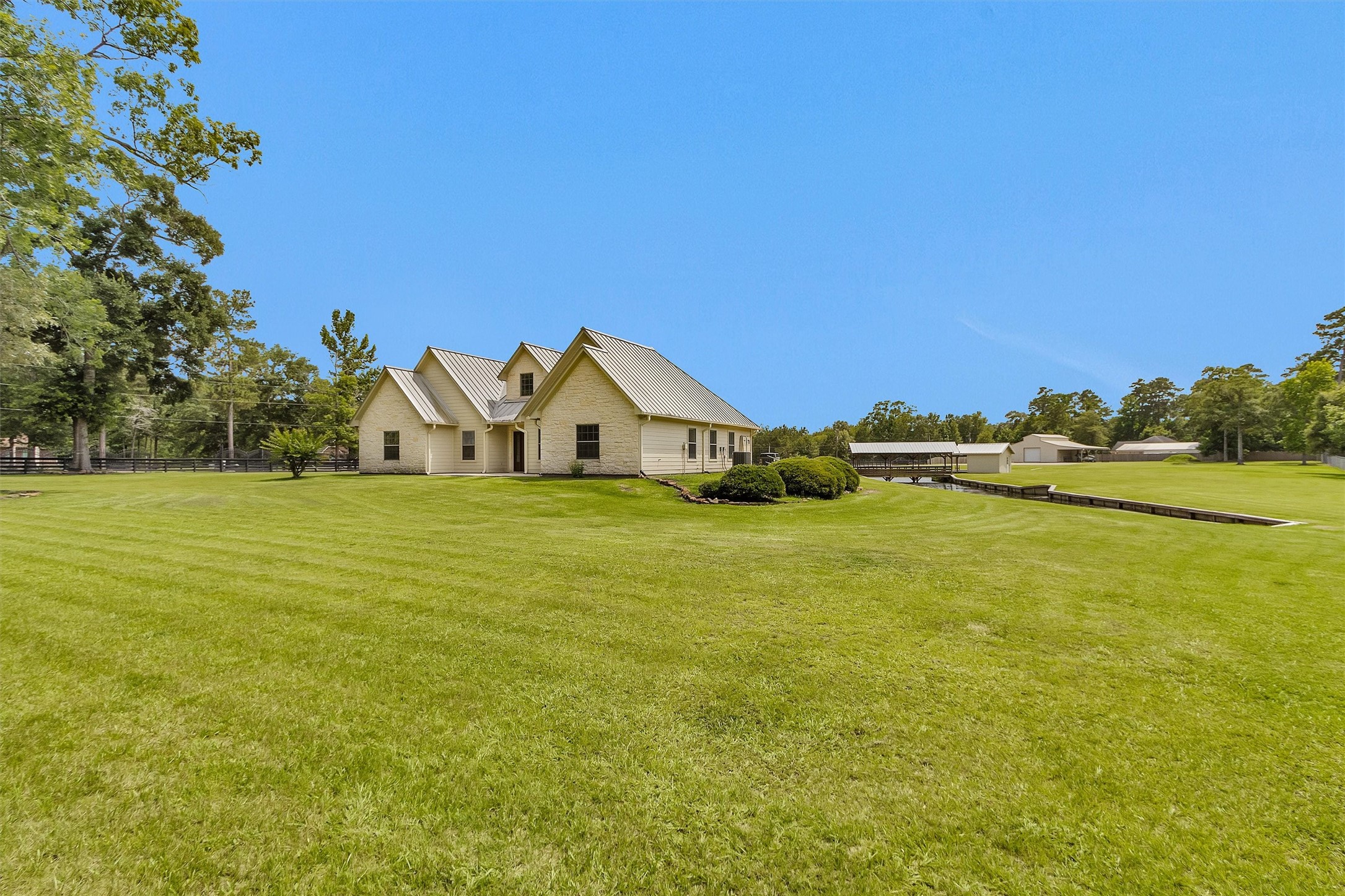 11426 Willis Waukegan Road Property Photo 1