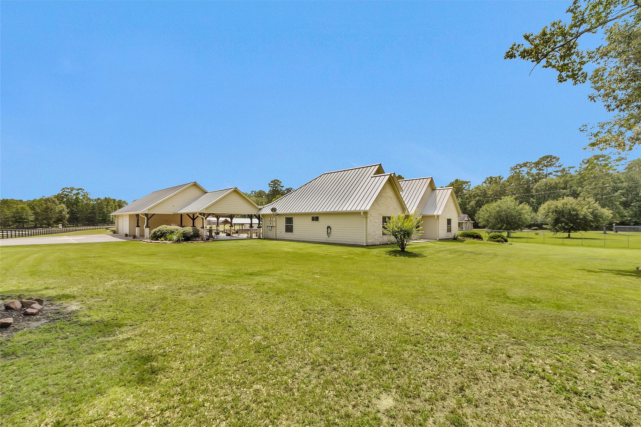 11426 Willis Waukegan Road Property Photo 3