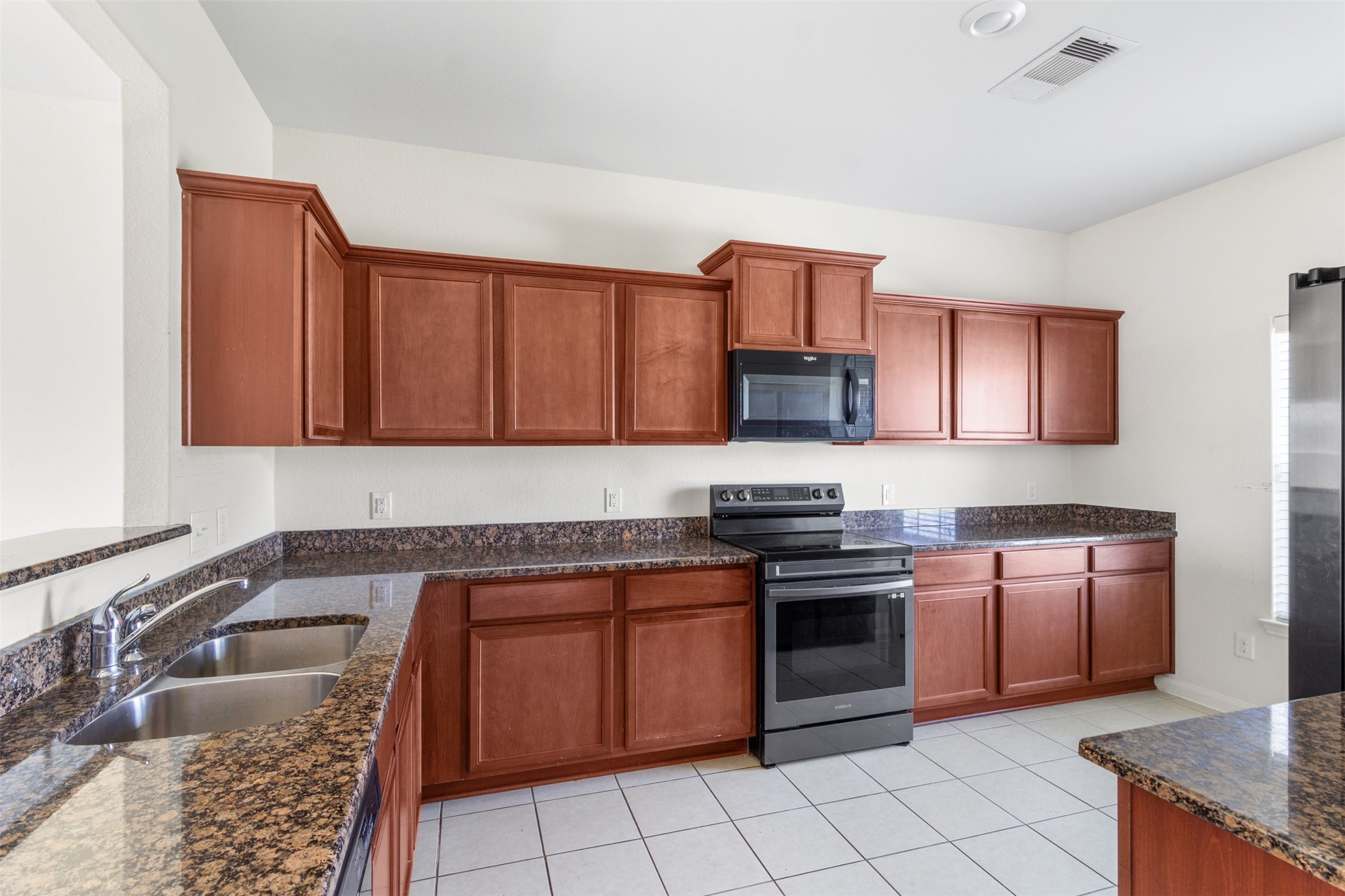 11002 Hillside Creek Drive Property Photo 3