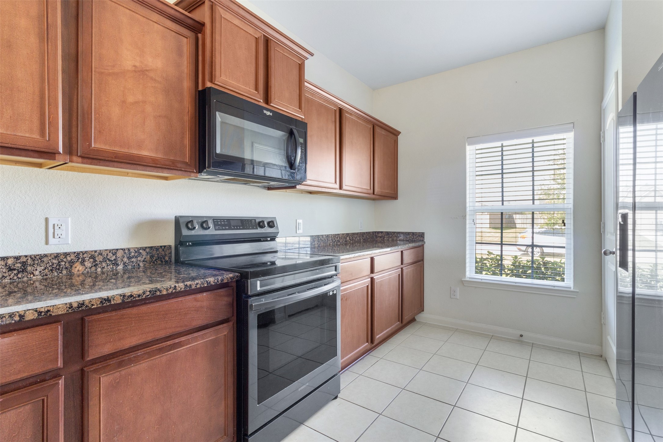 11002 Hillside Creek Drive Property Photo 6