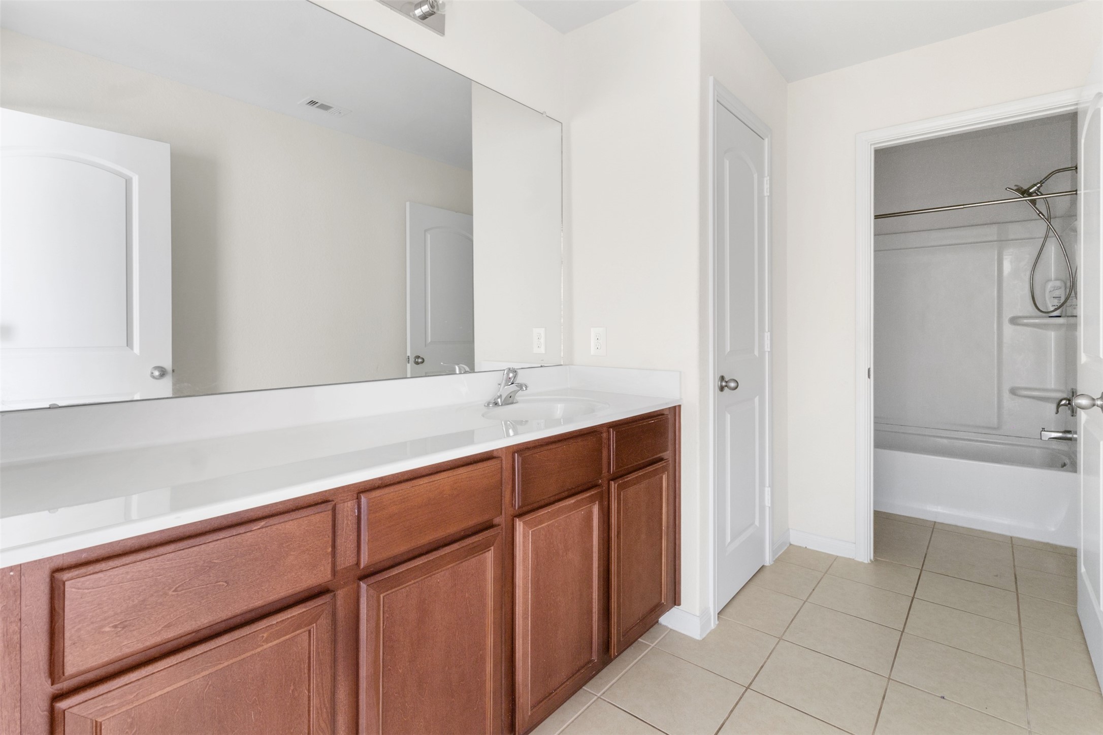 11002 Hillside Creek Drive Property Photo 17