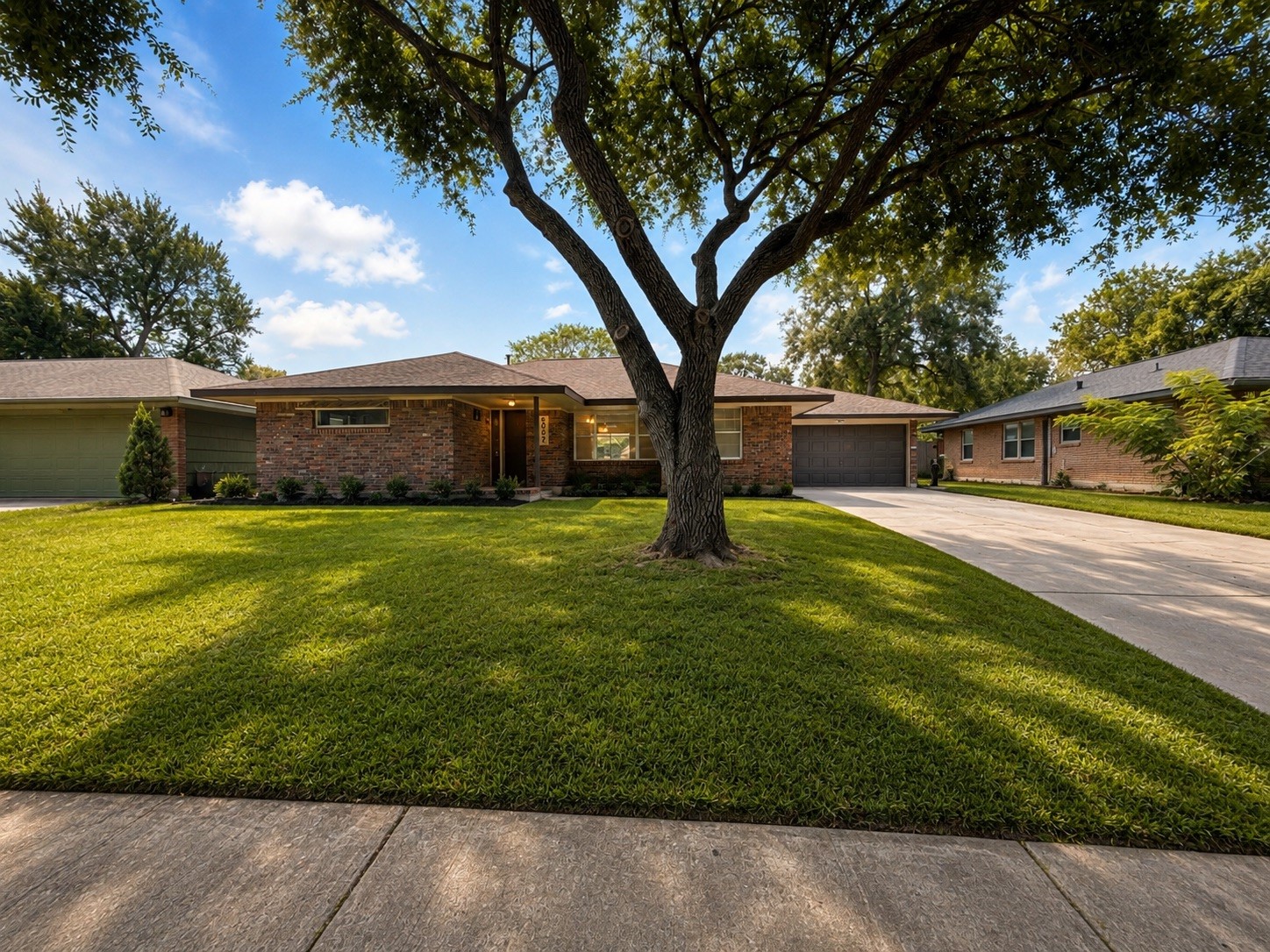 5027 Creekbend Drive Property Photo 1