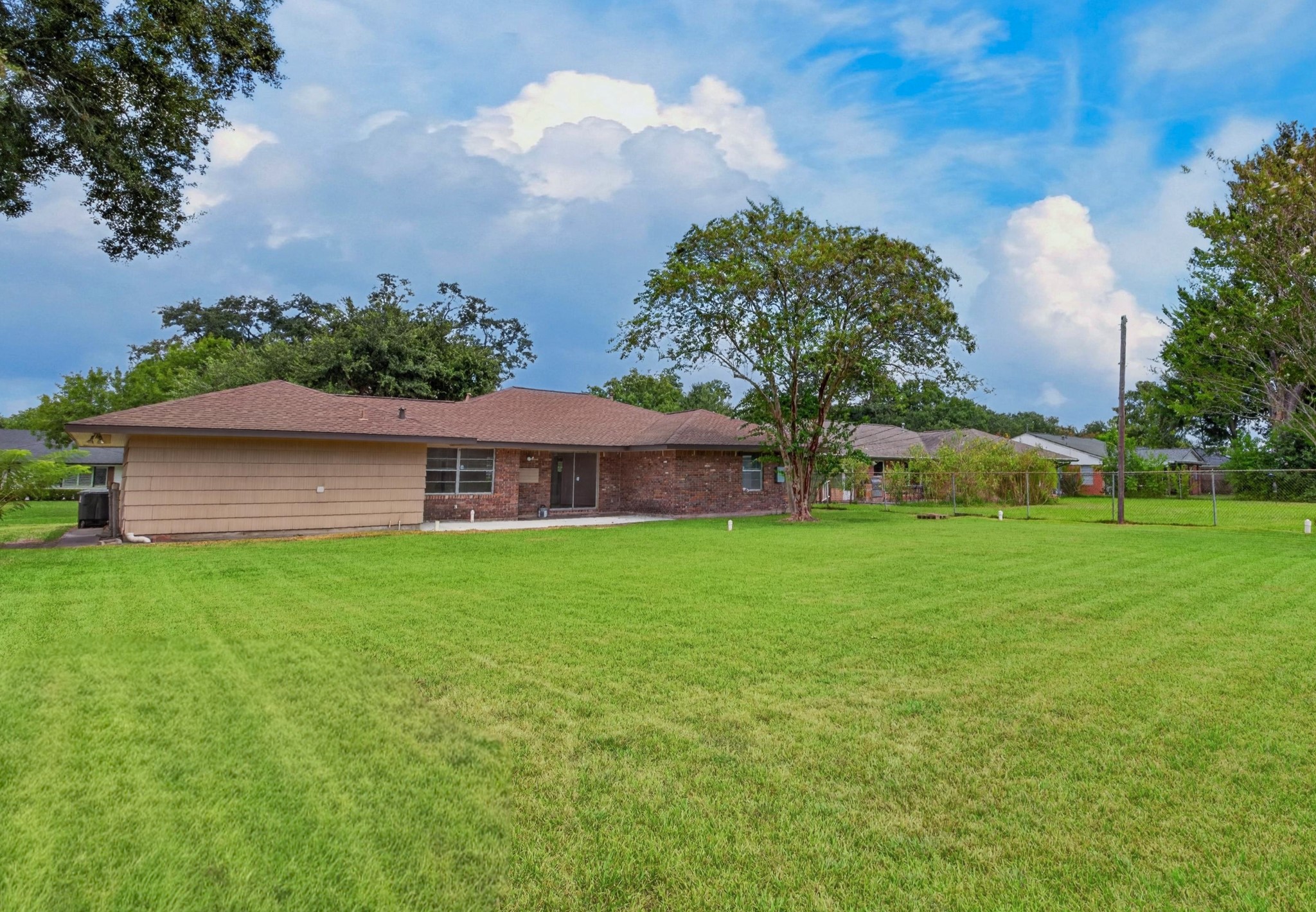 5027 Creekbend Drive Property Photo 5