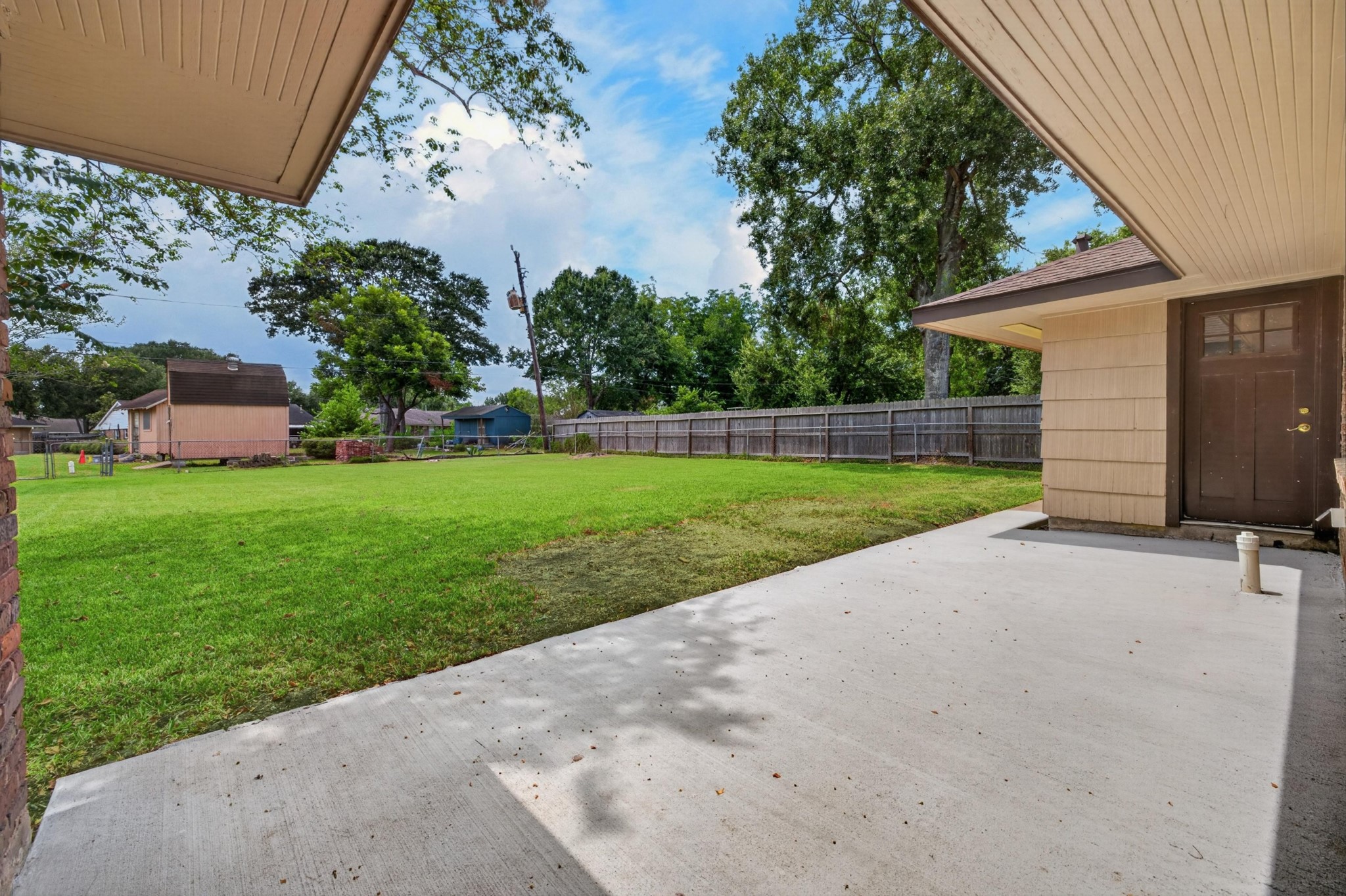 5027 Creekbend Drive Property Photo 6