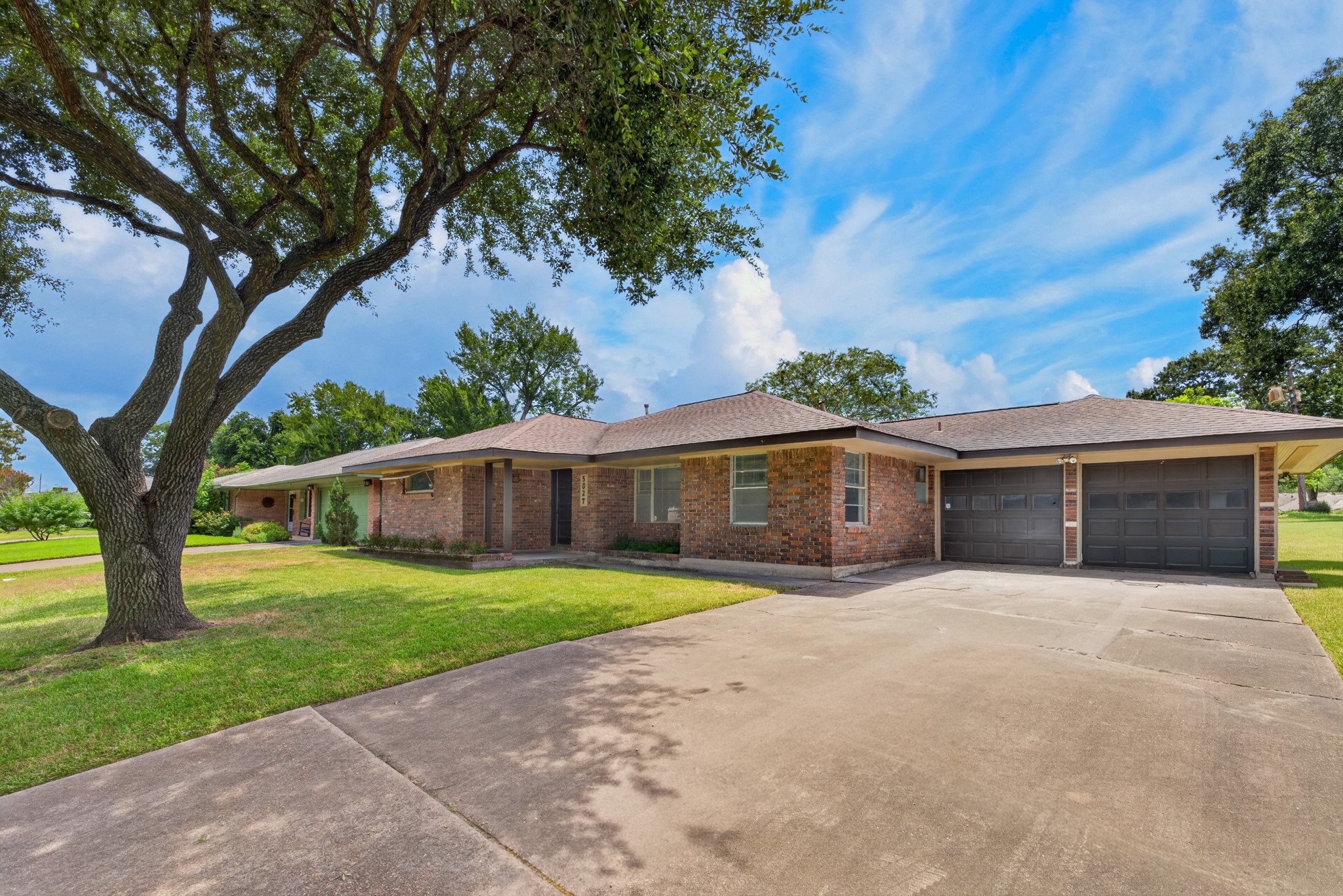 5027 Creekbend Drive Property Photo 7