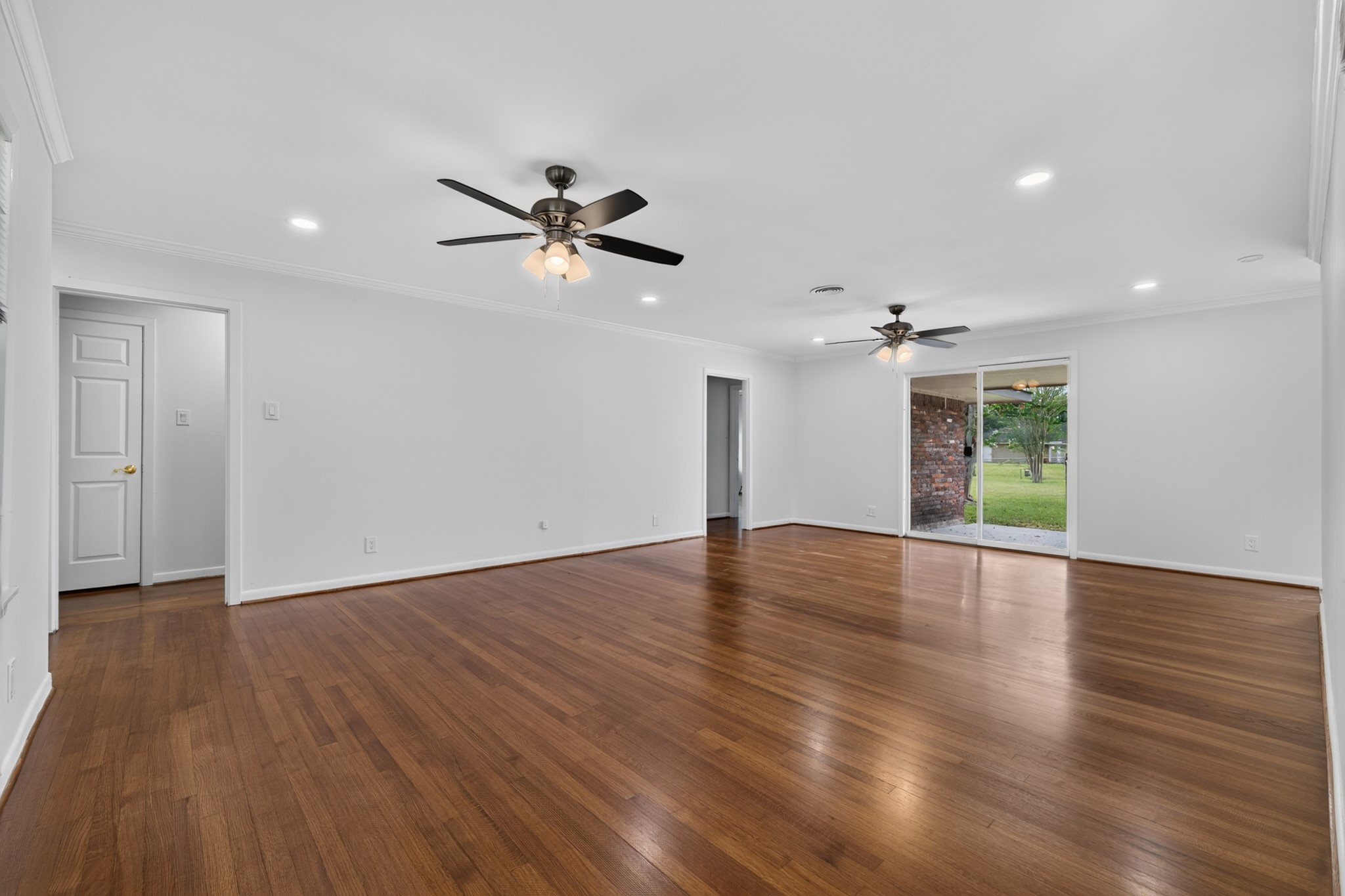5027 Creekbend Drive Property Photo 9