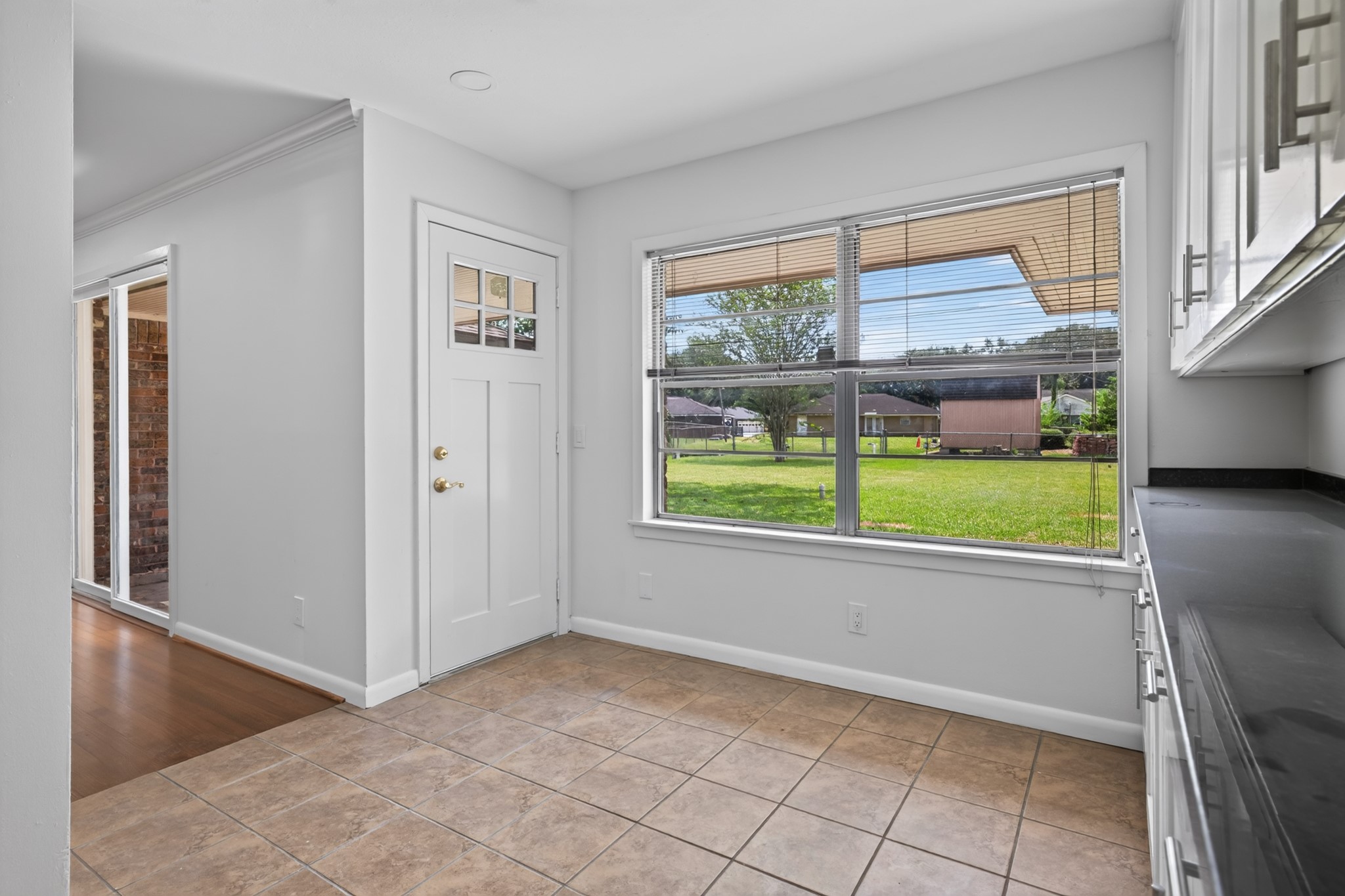 5027 Creekbend Drive Property Photo 10