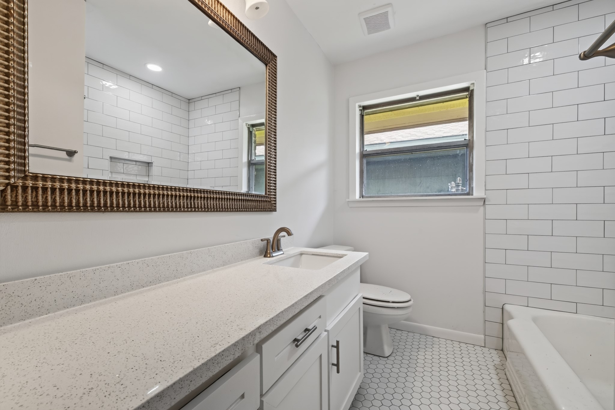 5027 Creekbend Drive Property Photo 13