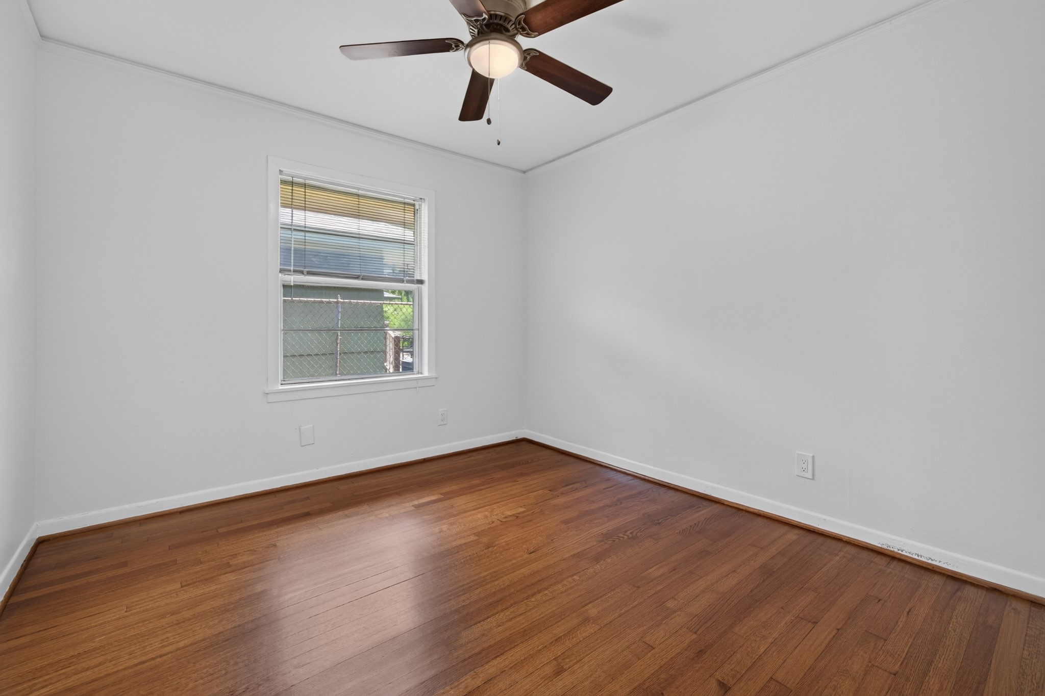 5027 Creekbend Drive Property Photo 15