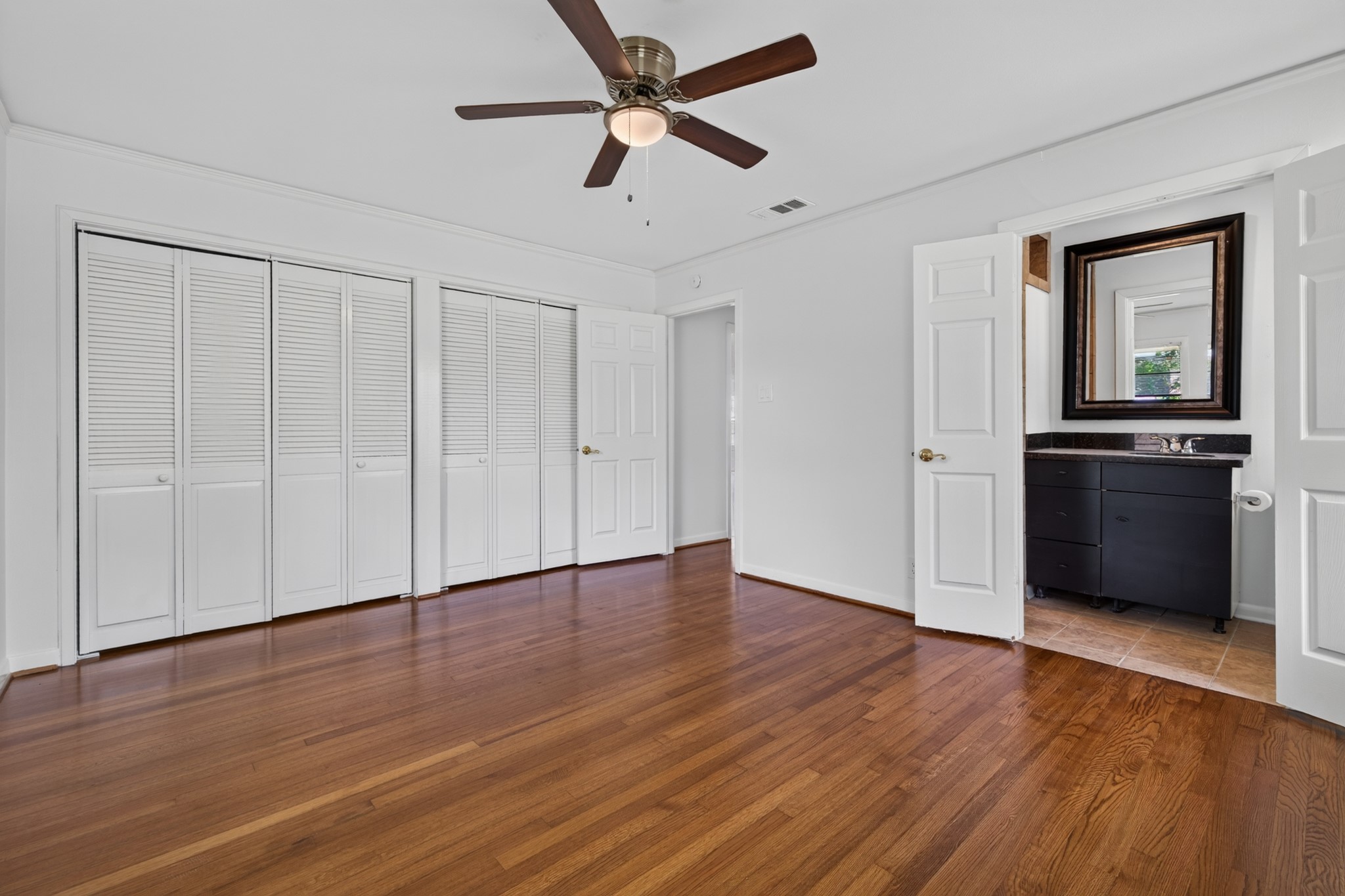 5027 Creekbend Drive Property Photo 18