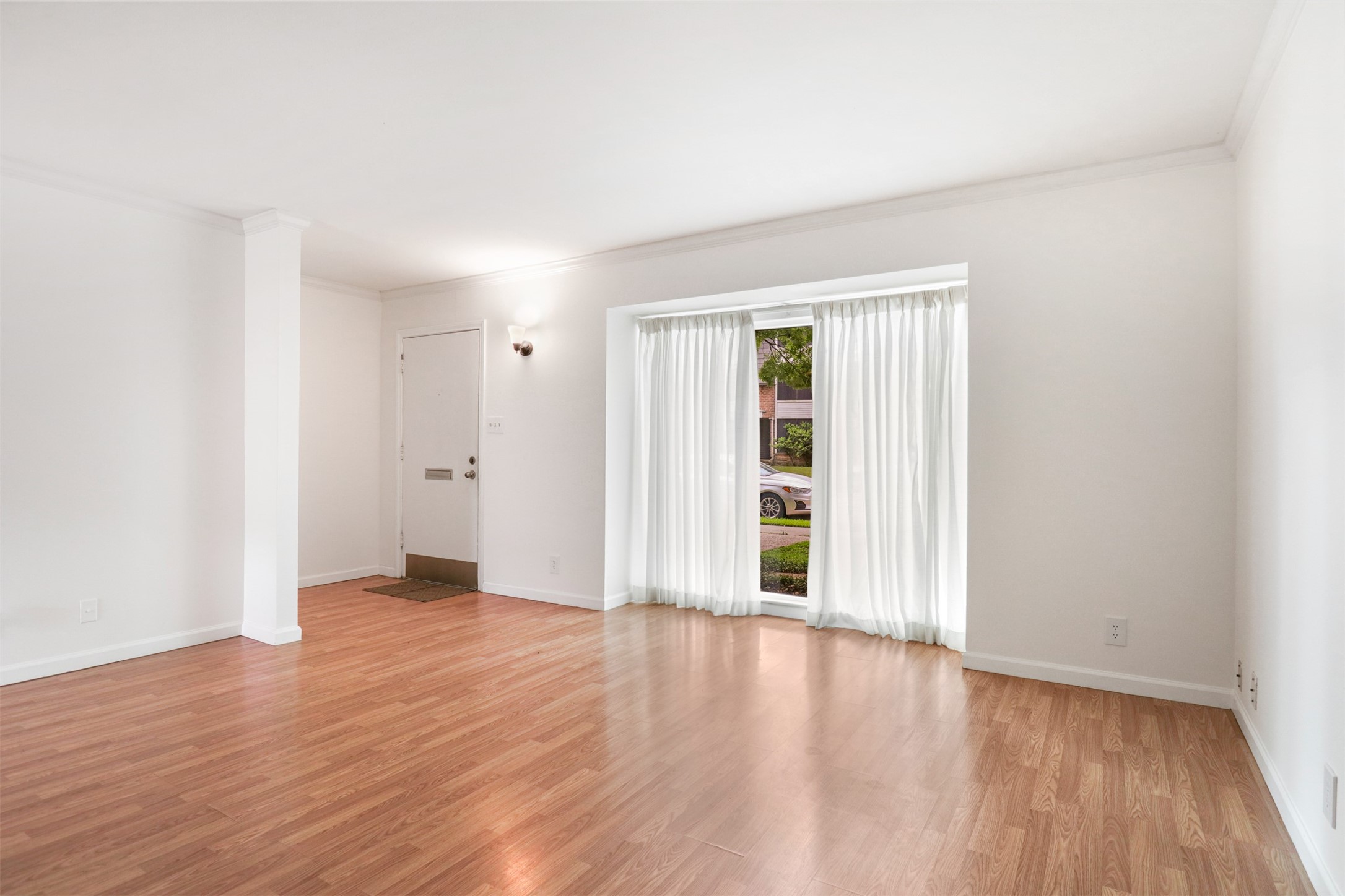 6332 Chevy Chase Drive 16 Property Photo 4