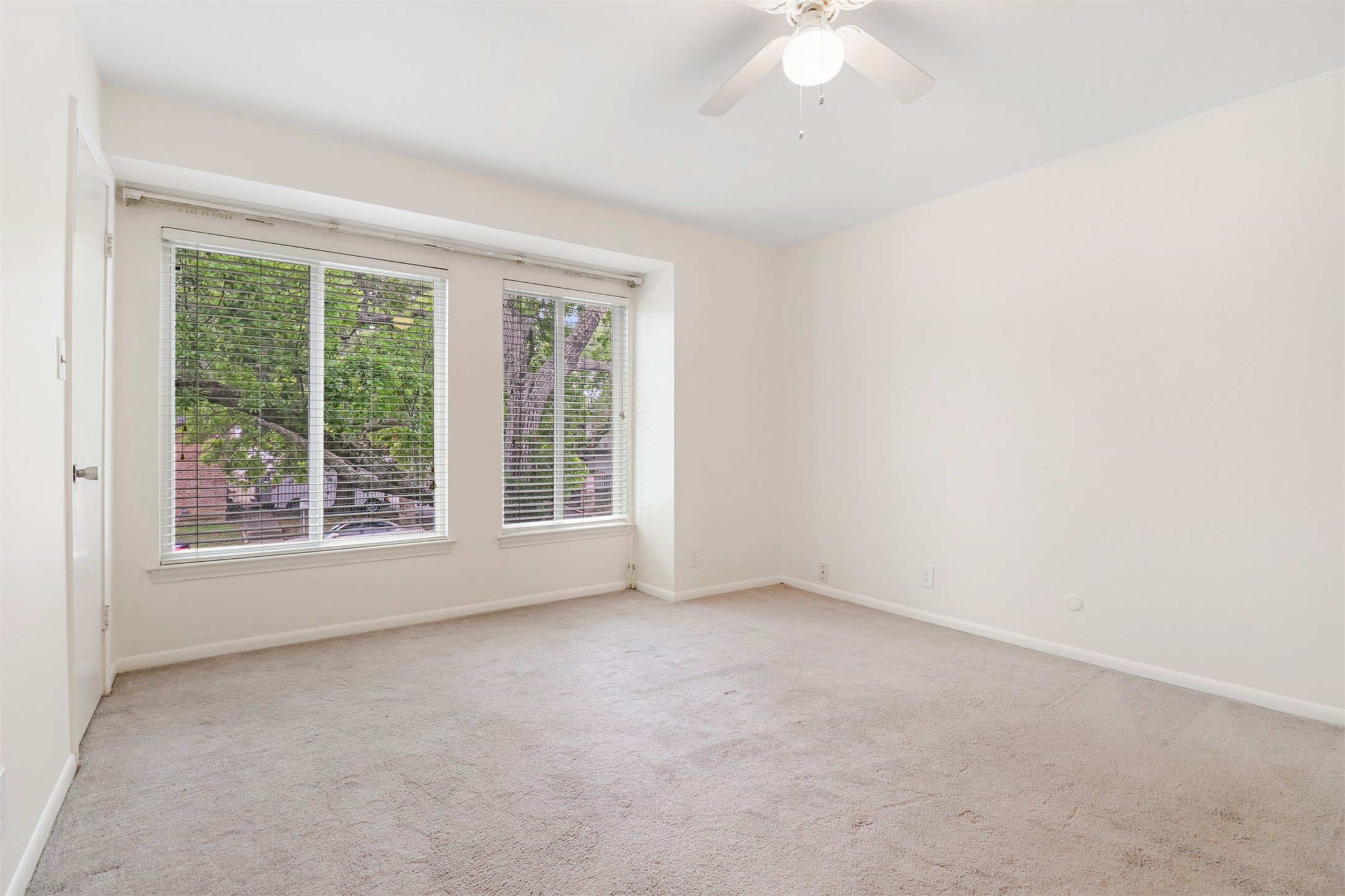6332 Chevy Chase Drive 16 Property Photo 9