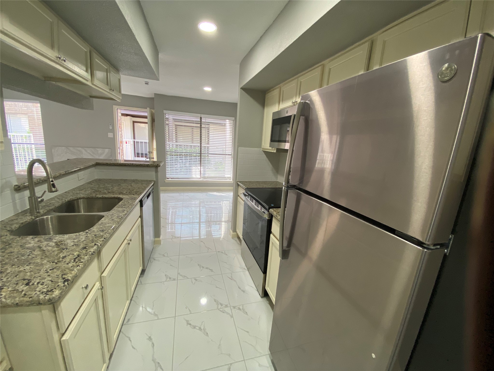 6633 W Airport Boulevard 1304 Property Photo 2
