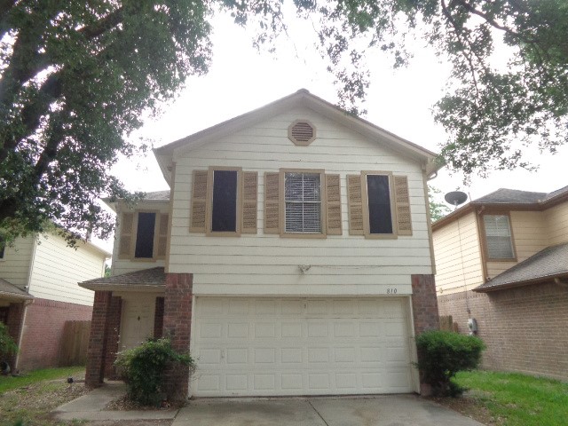 810 Oak West Drive Property Photo 2