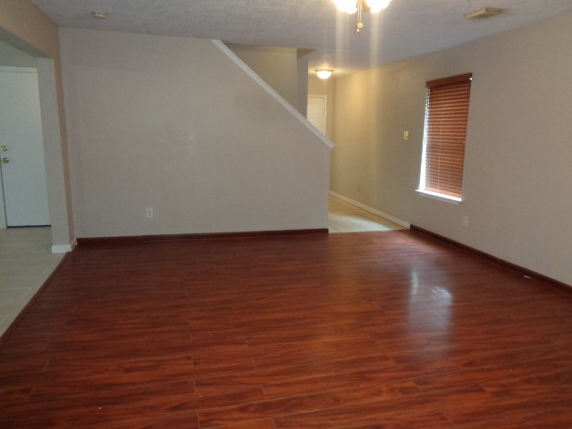 810 Oak West Drive Property Photo 8