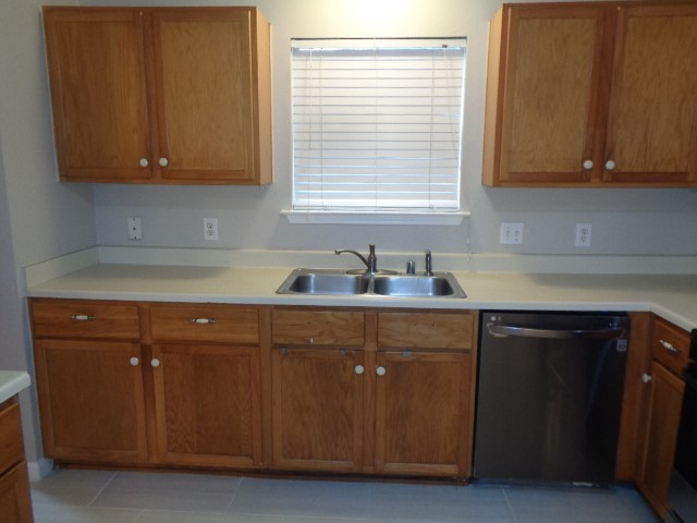 810 Oak West Drive Property Photo 9
