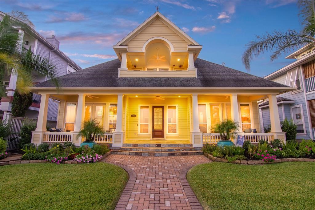 1207 N Shore Drive Property Photo 2