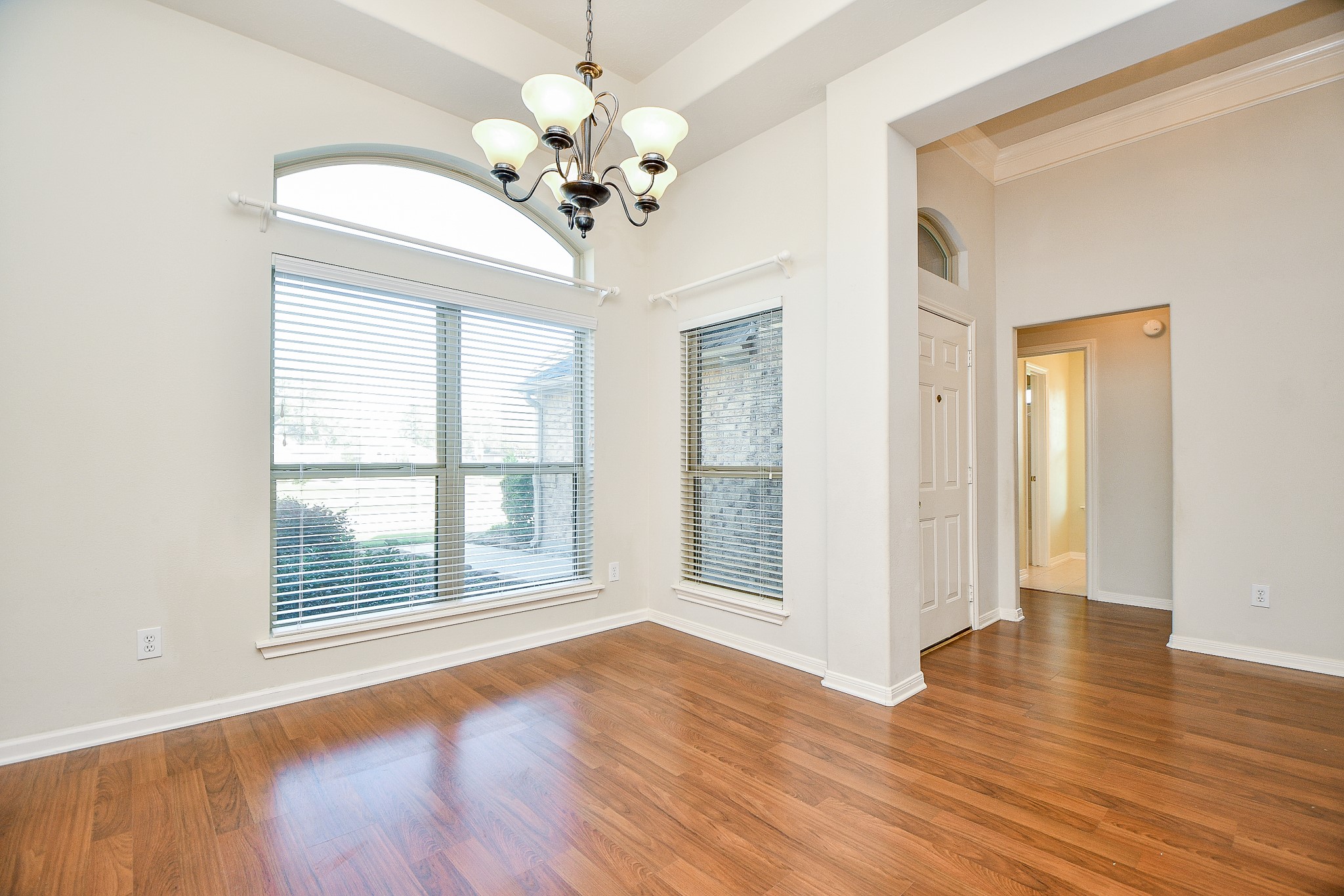 1816 Oak Lodge Drive Property Photo 3
