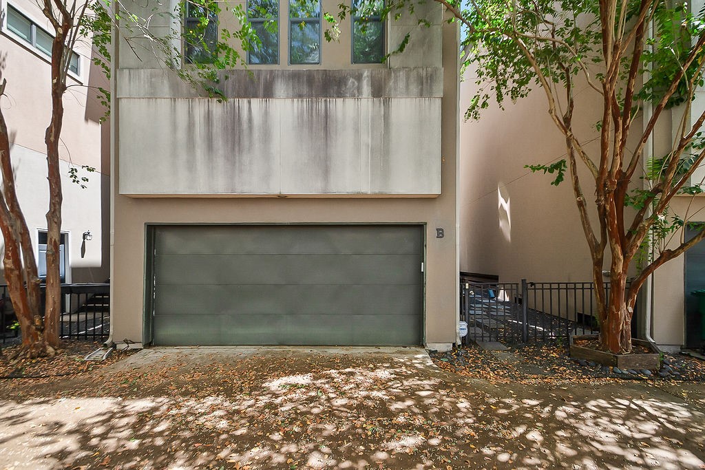 1121 W 17th Street B Property Photo 1