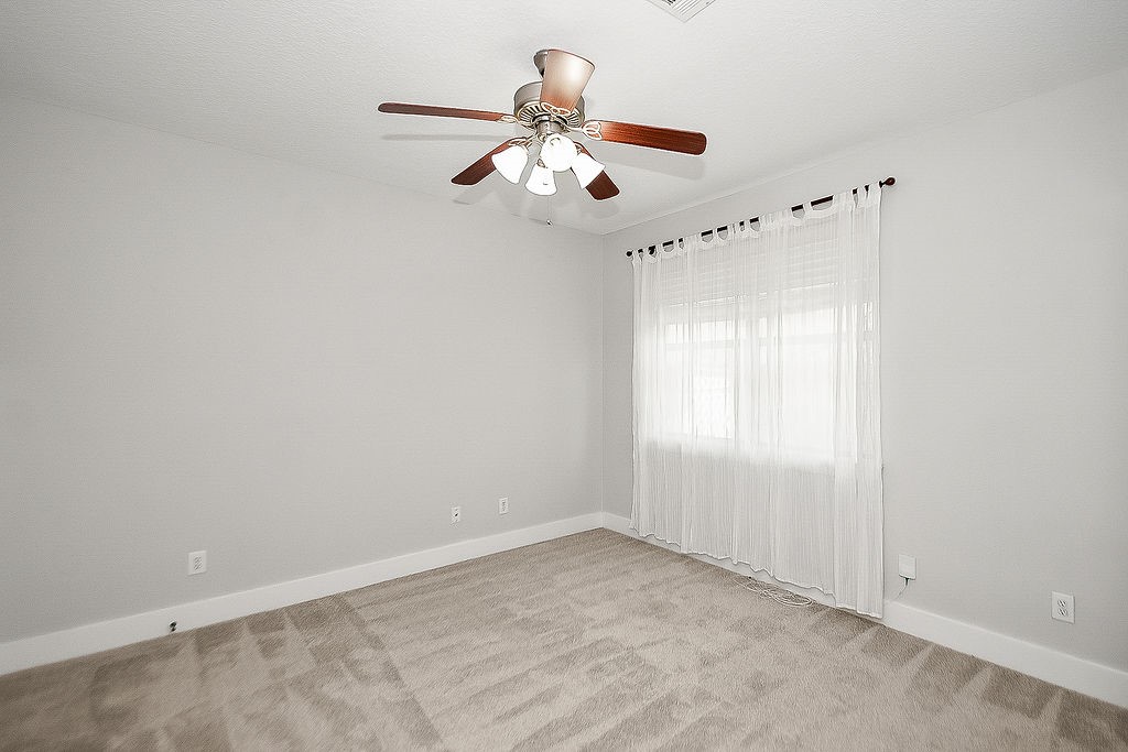 1121 W 17th Street B Property Photo 5