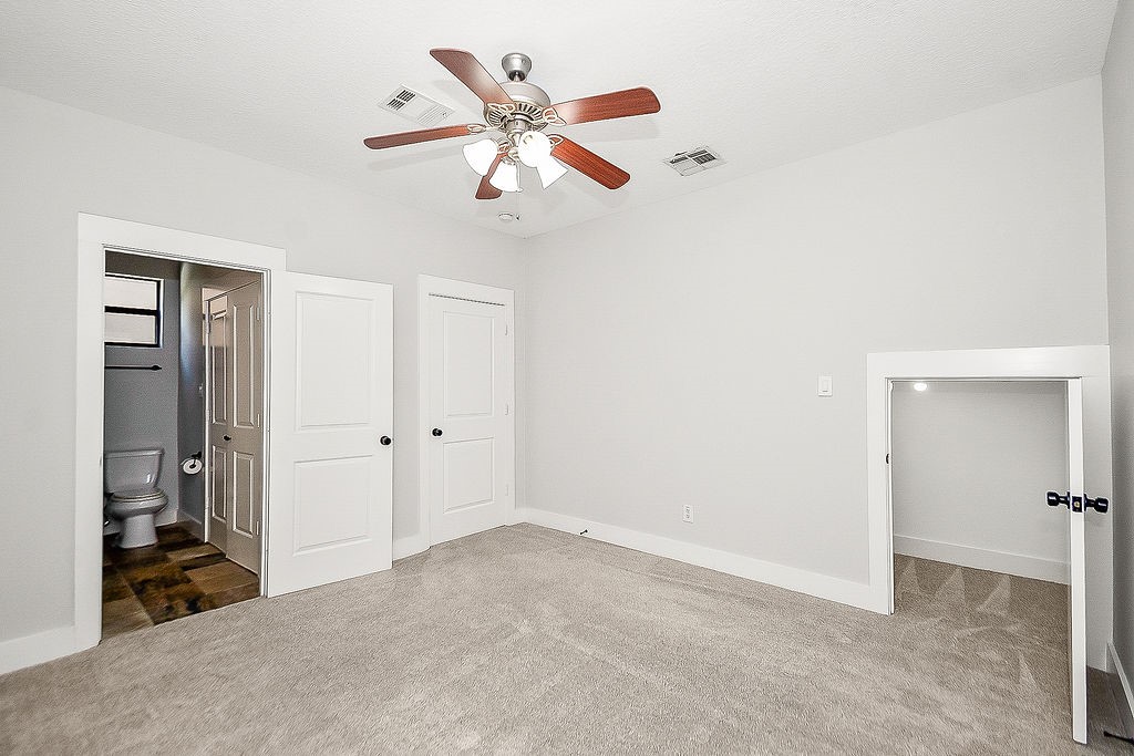 1121 W 17th Street B Property Photo 6