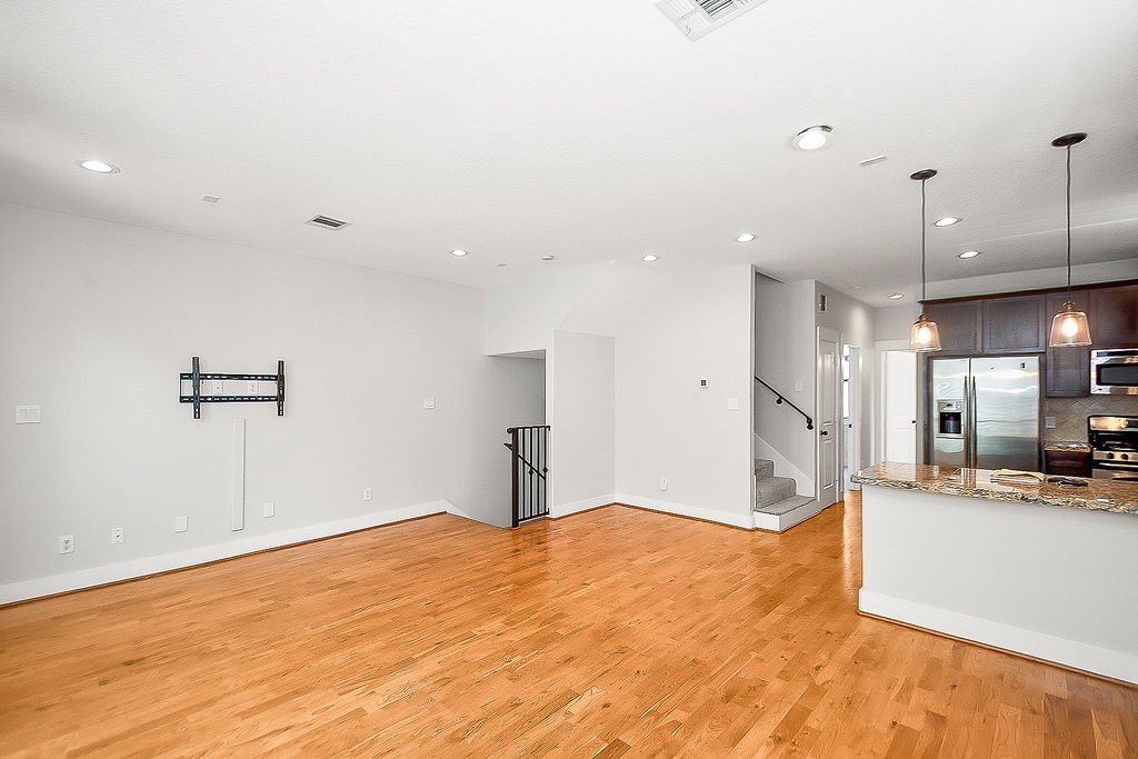 1121 W 17th Street B Property Photo 10