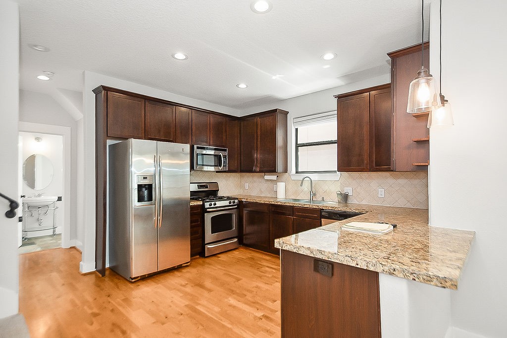 1121 W 17th Street B Property Photo 11