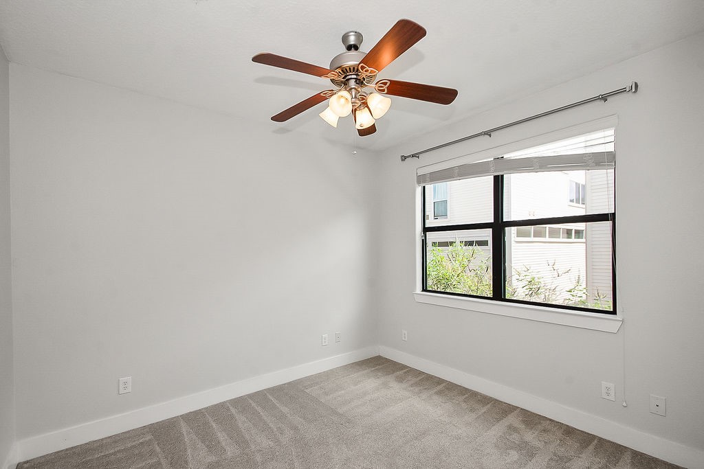 1121 W 17th Street B Property Photo 16