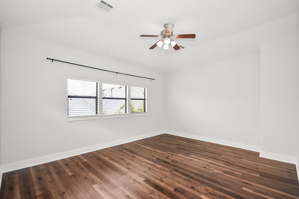 1121 W 17th Street B Property Photo 17
