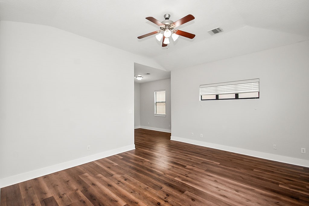 1121 W 17th Street B Property Photo 18