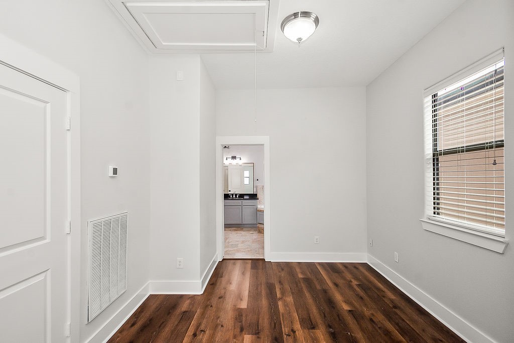 1121 W 17th Street B Property Photo 19
