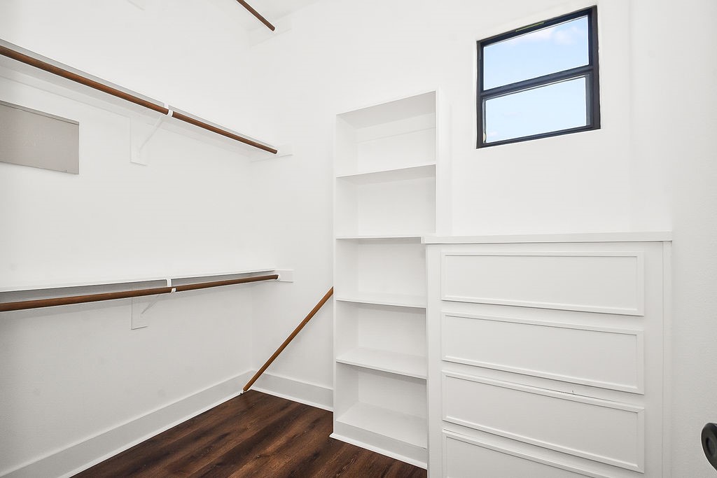 1121 W 17th Street B Property Photo 23