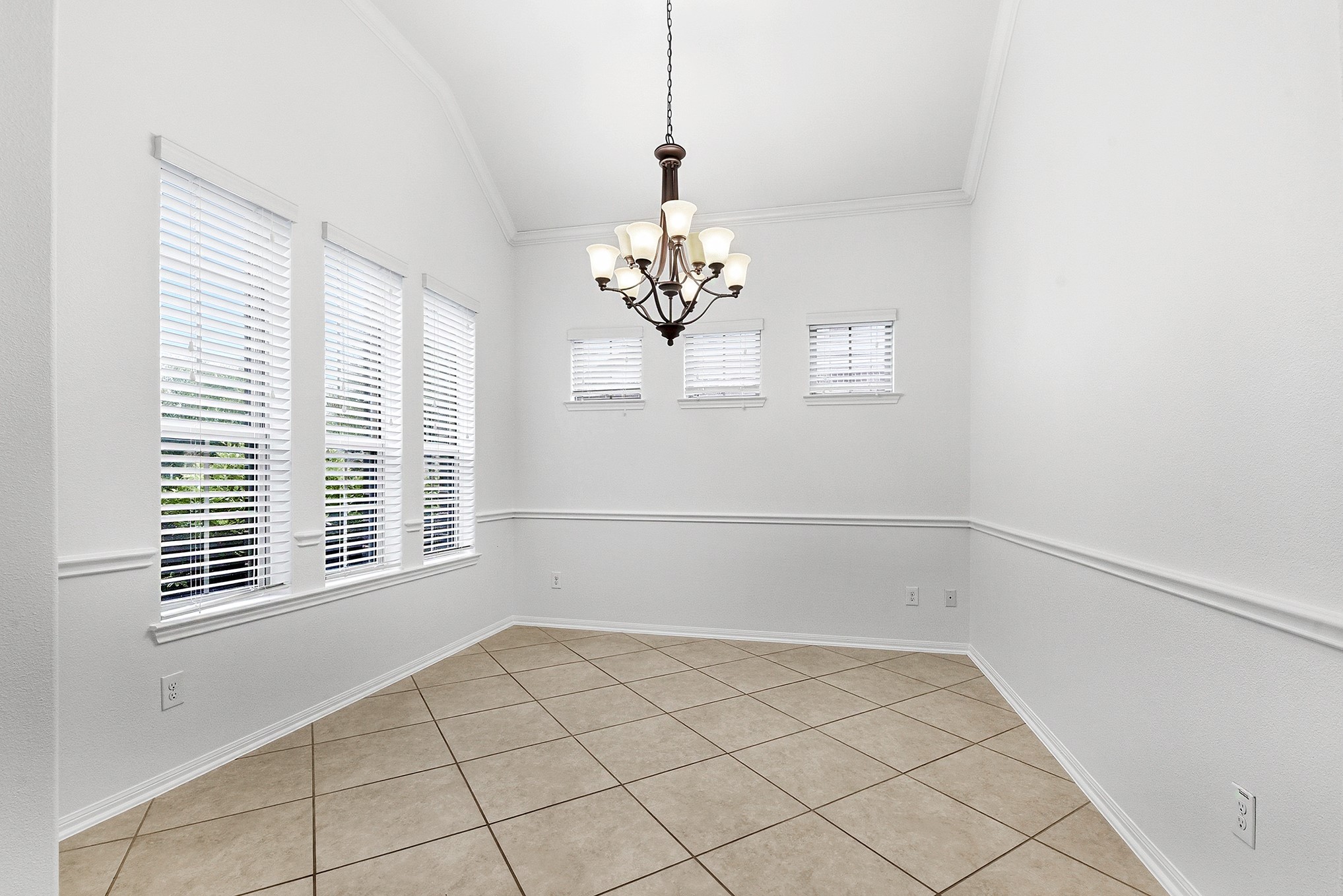 29142 Crested Butte Drive Property Photo 7
