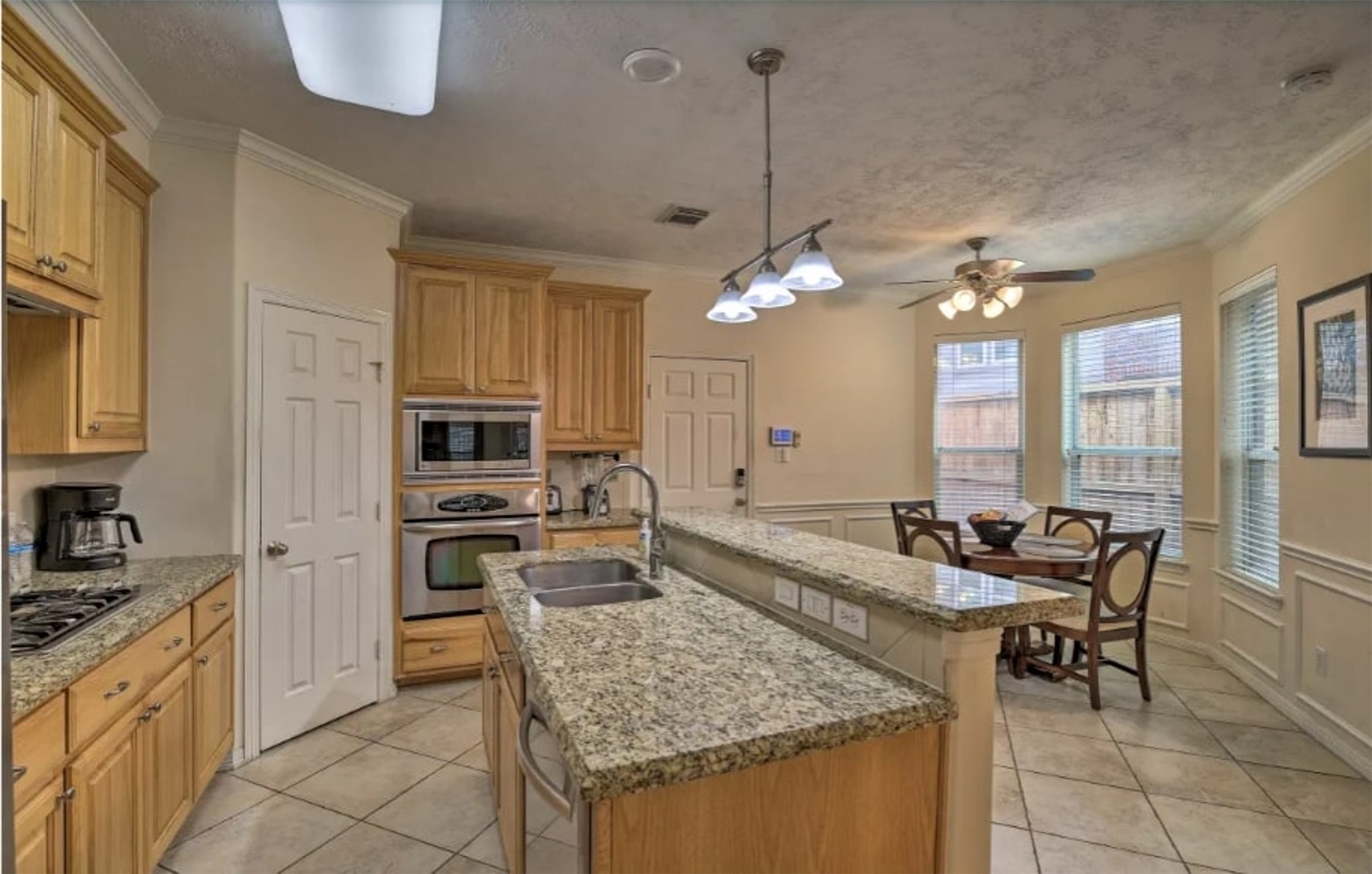 1006 Rochow Street A Property Photo 6